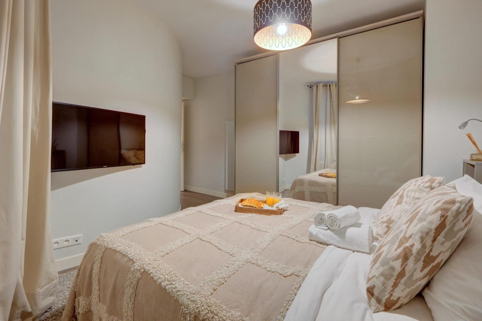 Appartement Arc De Triomphe & Theatre Marigny - 3br - Cityapartmentstay *