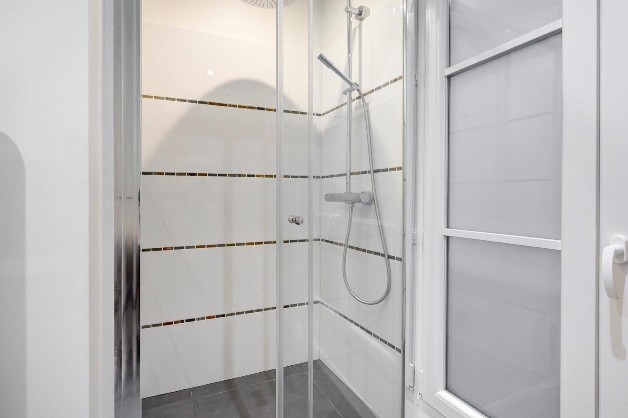 Appartement Arc De Triomphe & Theatre Marigny - 3br - Cityapartmentstay Paris