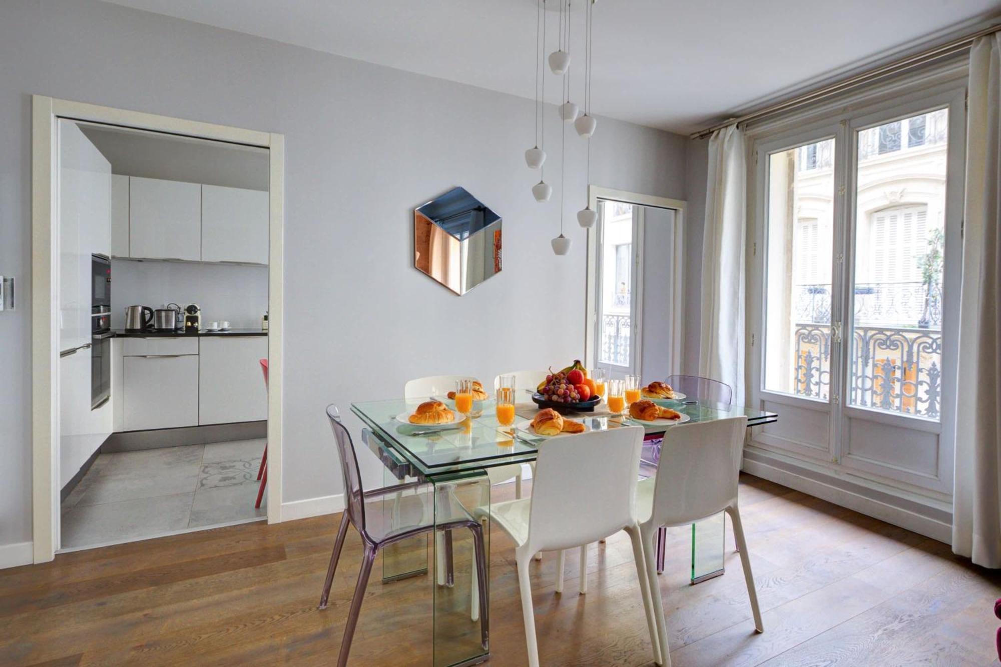 Appartement Arc De Triomphe & Theatre Marigny - 3br - Cityapartmentstay Paris