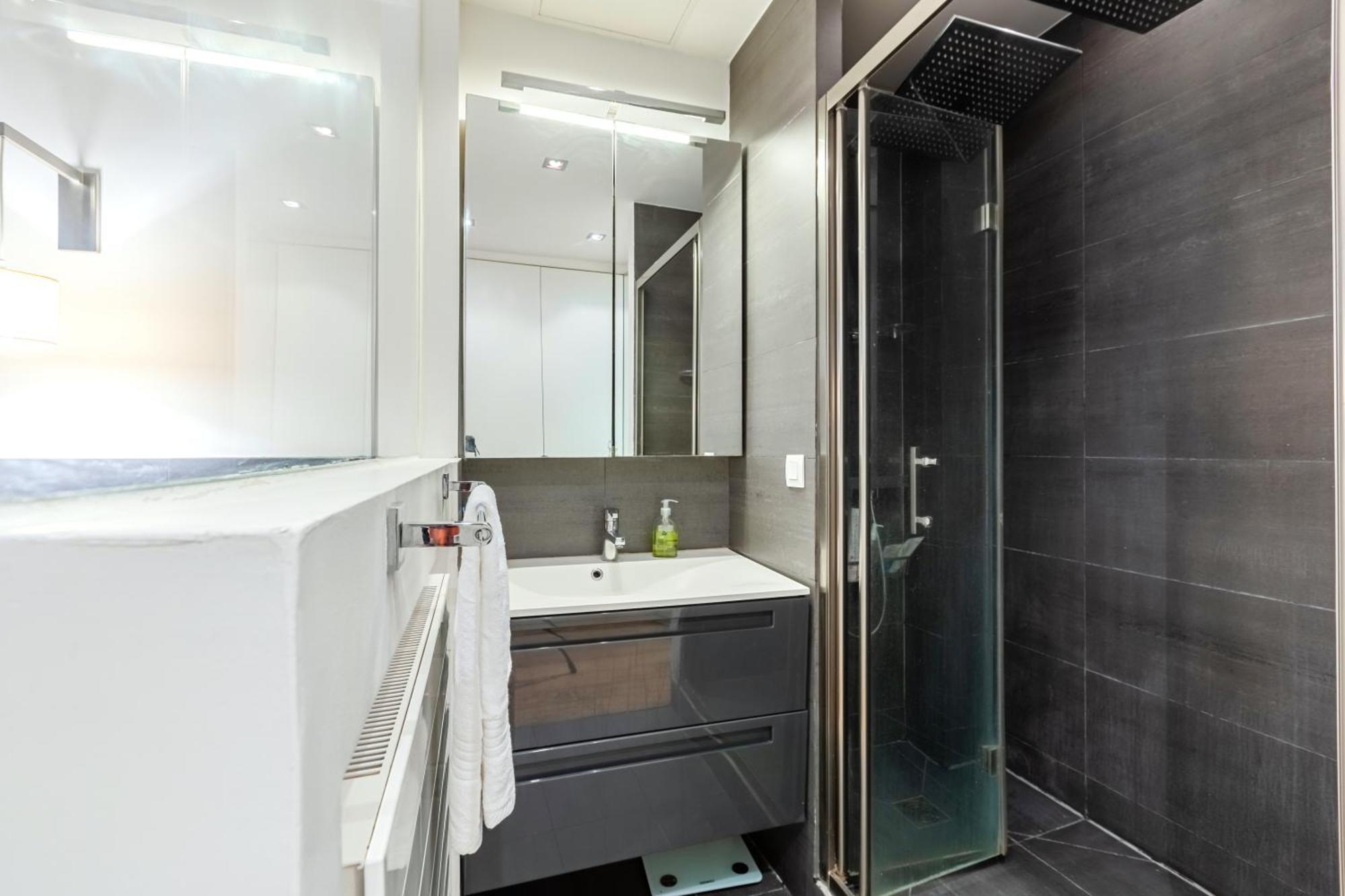 Luxury Loft - 15 Min Des Champs Elysees Apartment *