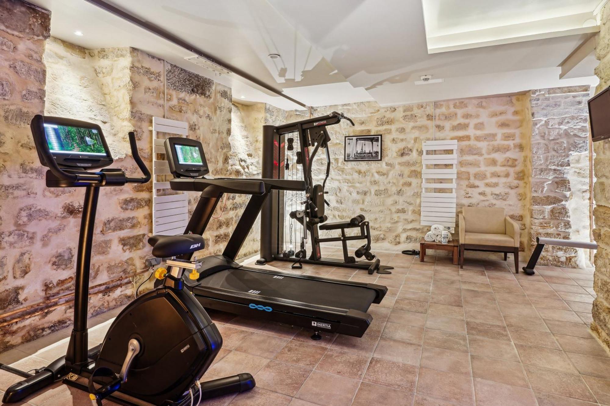Hotel De Sevres 3*