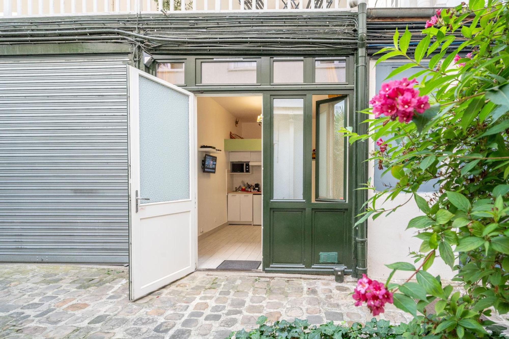 Little Boudoir Of Champs-elysees Apartment *