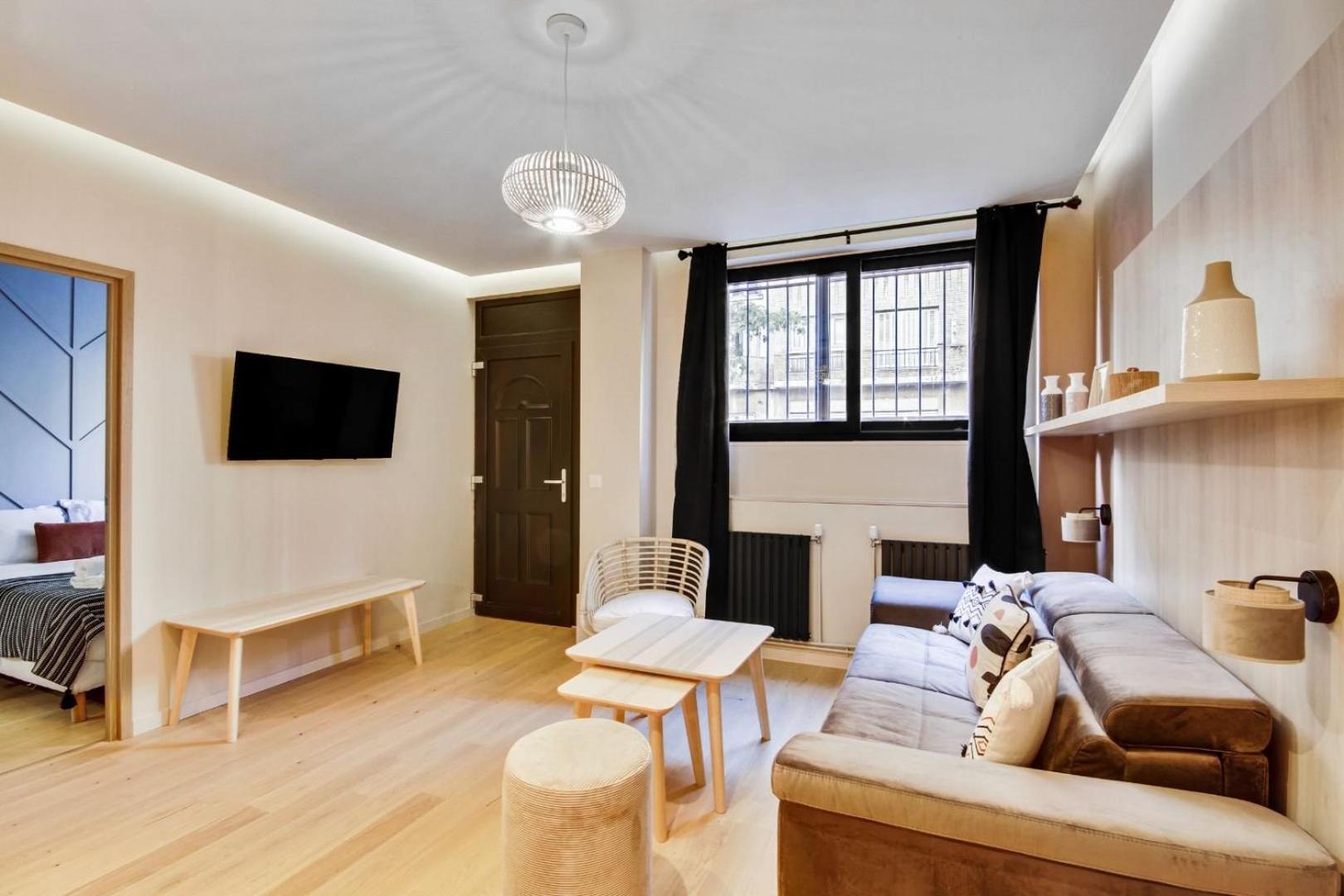 198 Emma - Superb In Apartment *