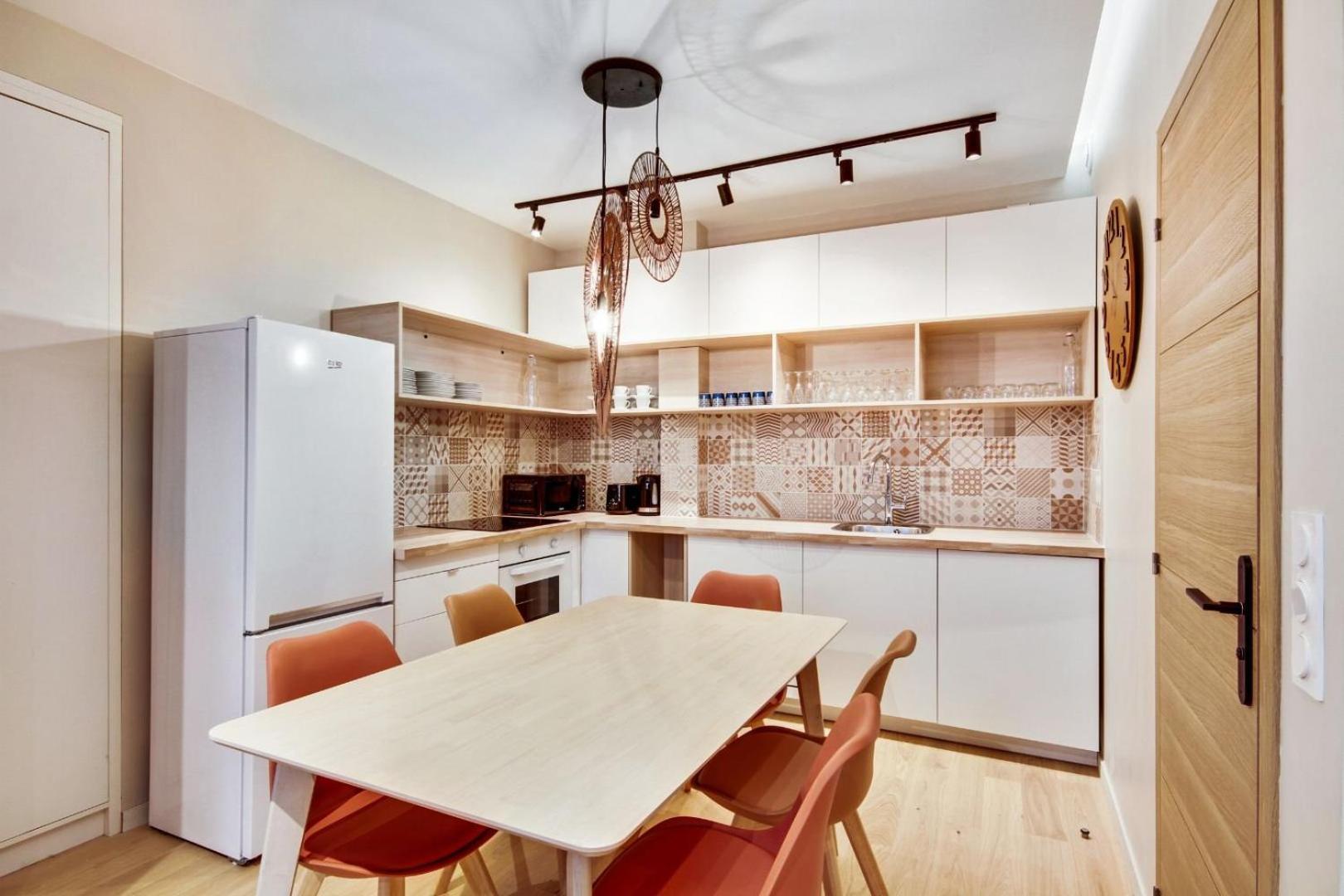 198 Emma - Superb In Apartment *