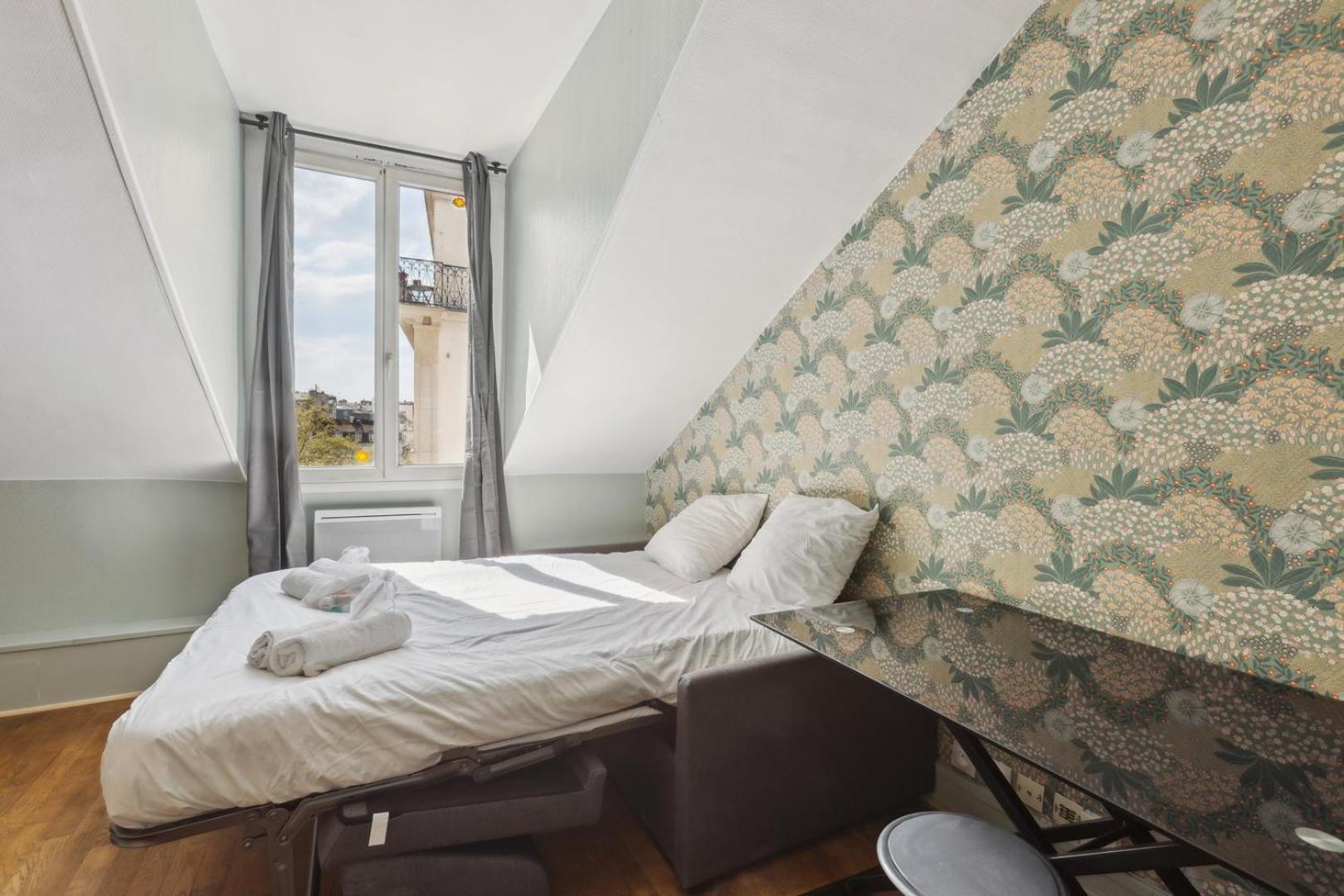 512 Folie - Superb In Paris