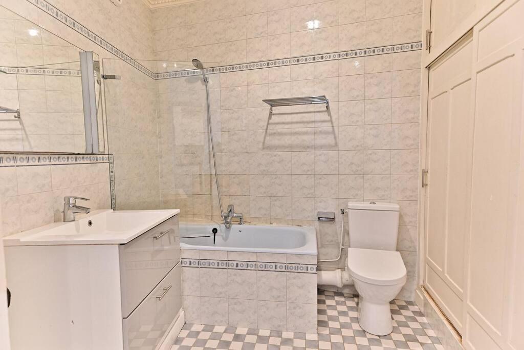 Apartment Haussmannien Lumineux Et Central- Ii *