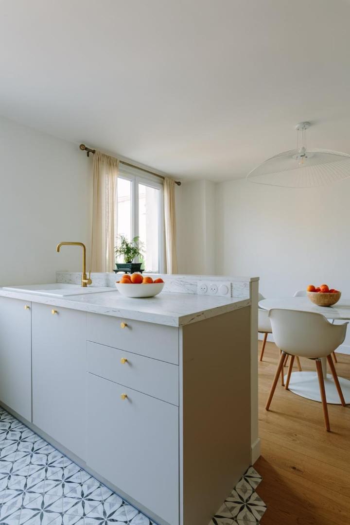 Rue Du Faubourg Du Temple, Paris, France Apartment