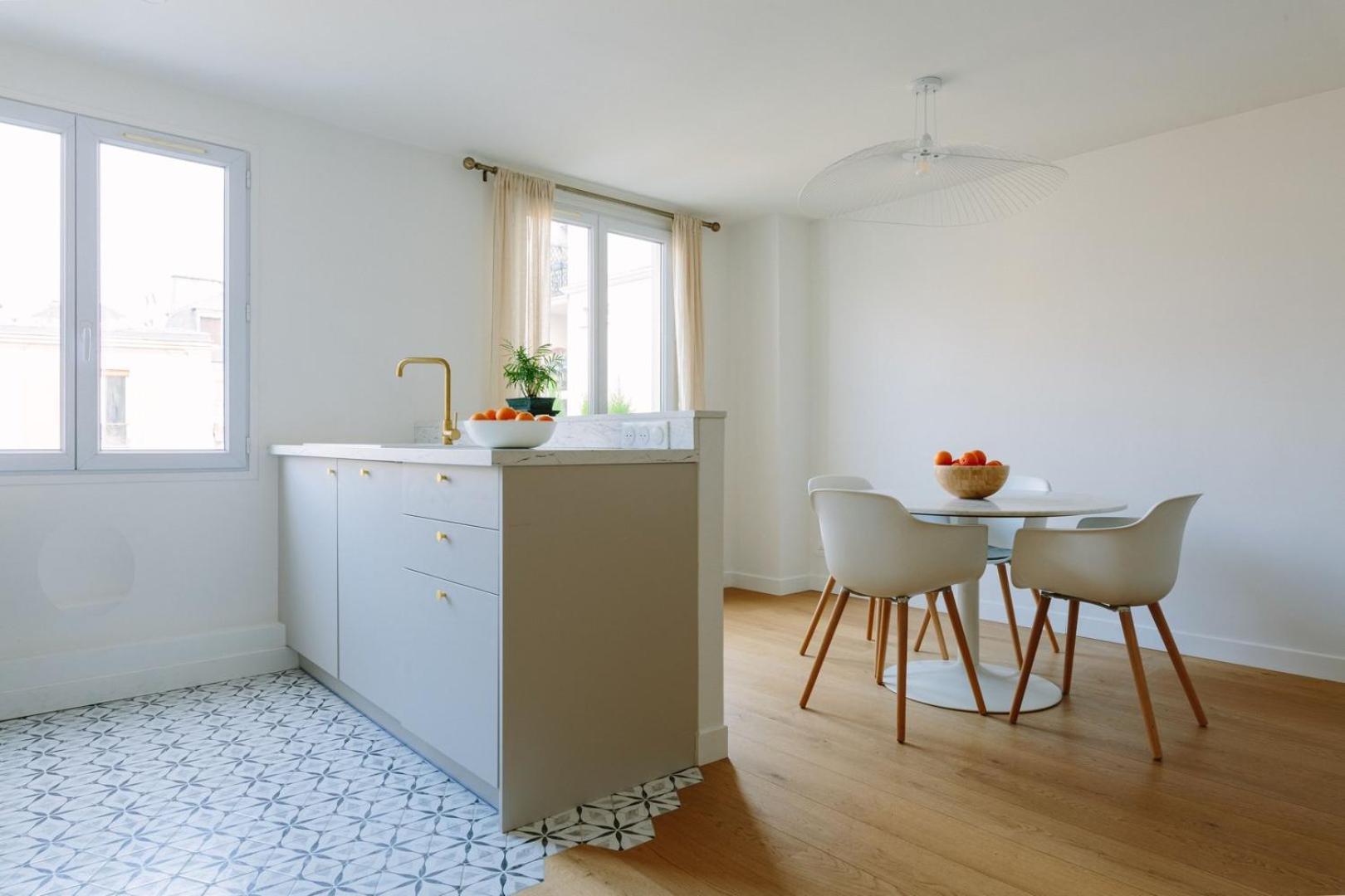 Rue Du Faubourg Du Temple, Paris, France Apartment