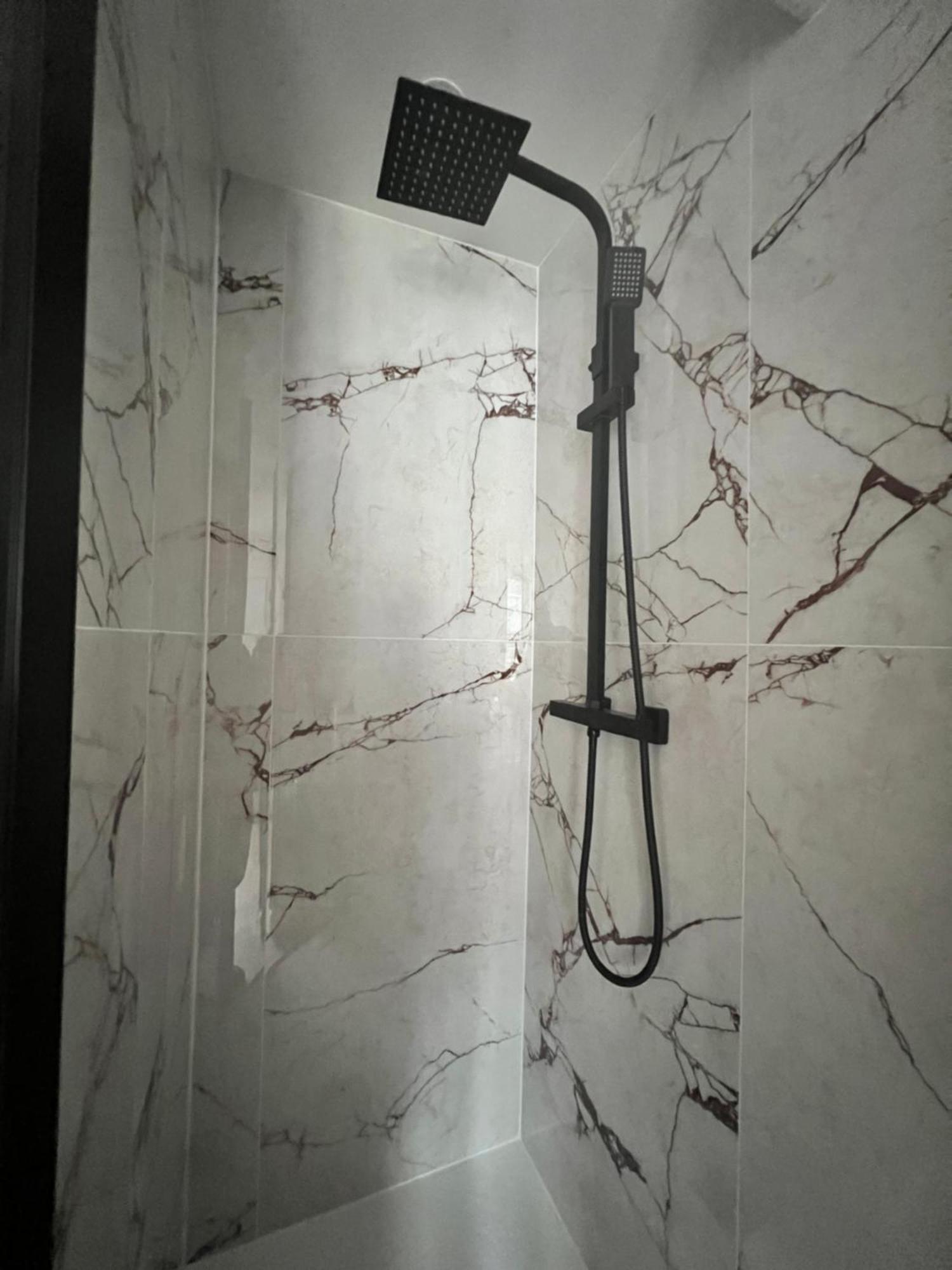 Batignolles, Montmartre 12m2 , Metro 13 Et 14 Paris