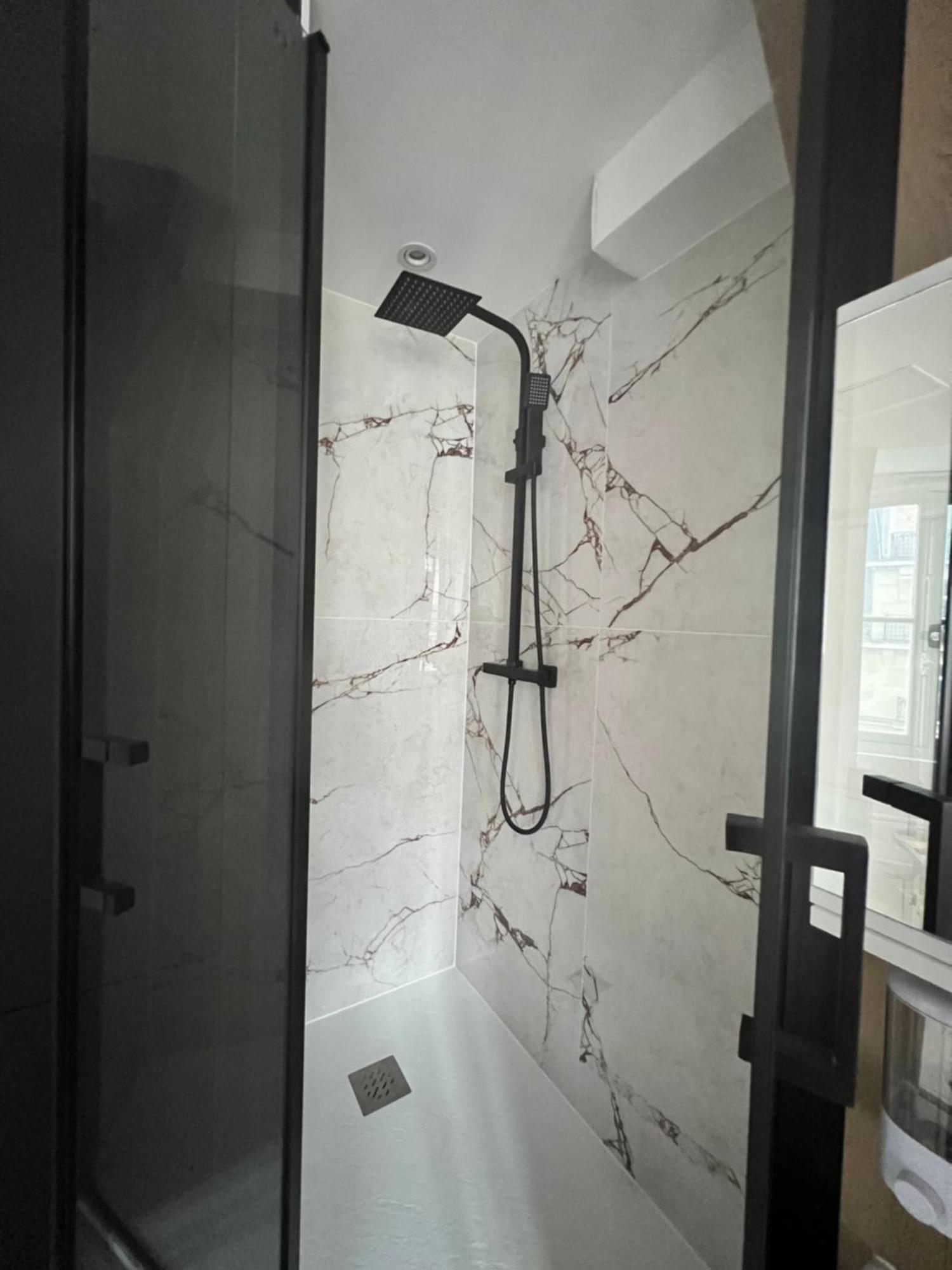 Batignolles, Montmartre 12m2 , Metro 13 Et 14 Apartment *