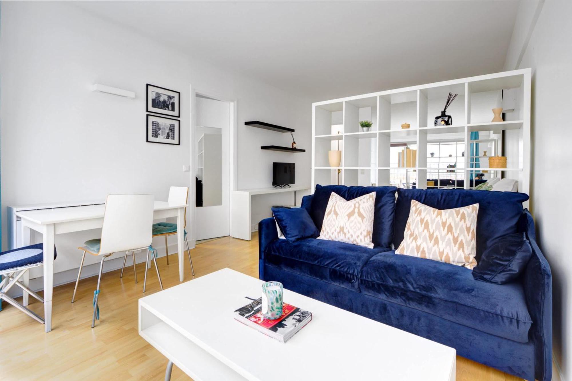 Apartment St Germain & Le Bon Marche With Balcony - Cityapartmentstay Paris