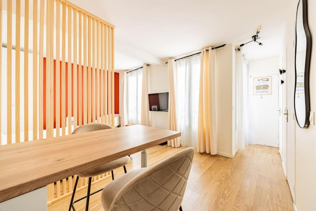 11#studio 2 Pers#bon Marche#st Germain#paris 6 *