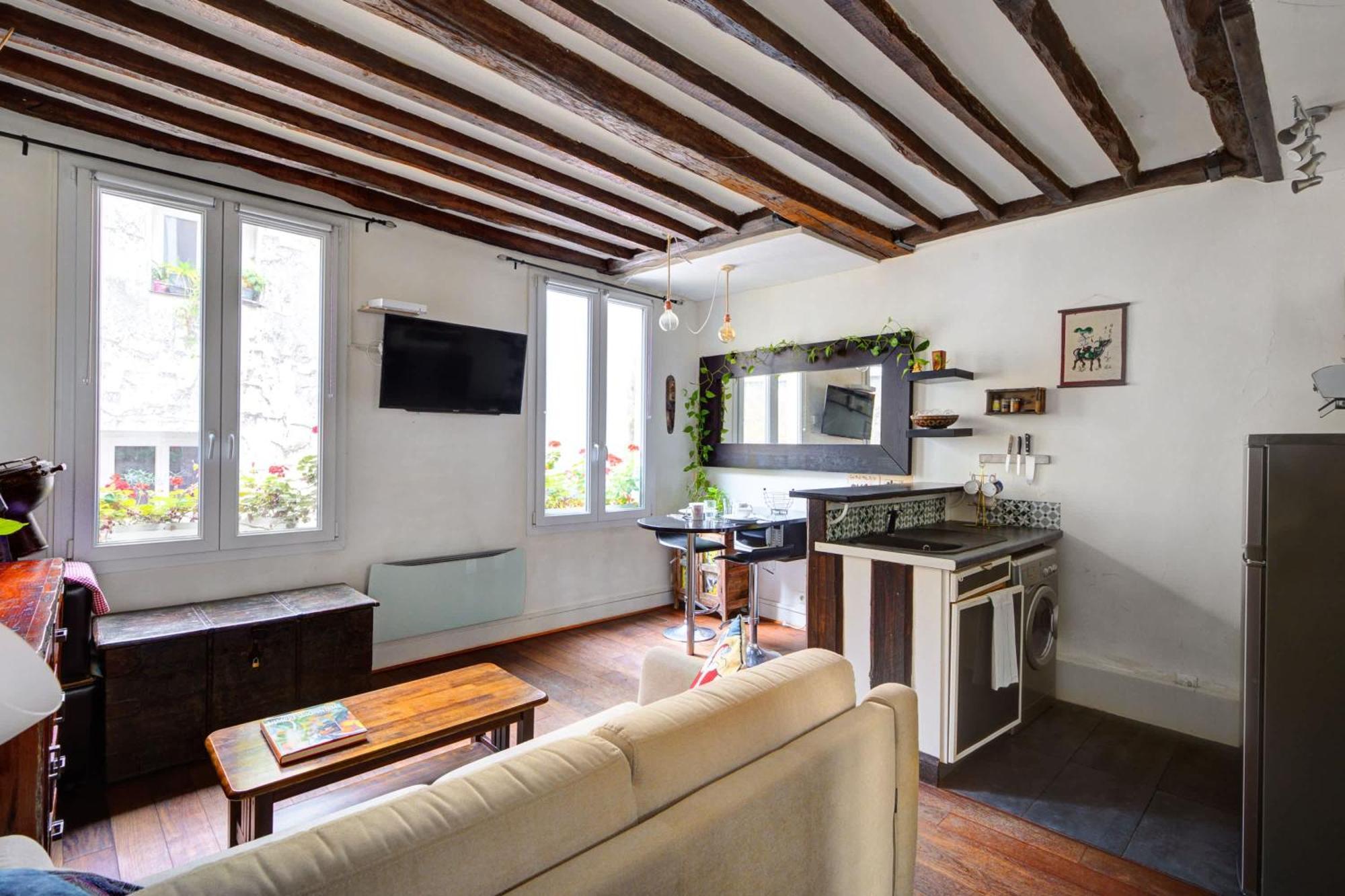 Charming In The Heart Of Le Marais Apartment