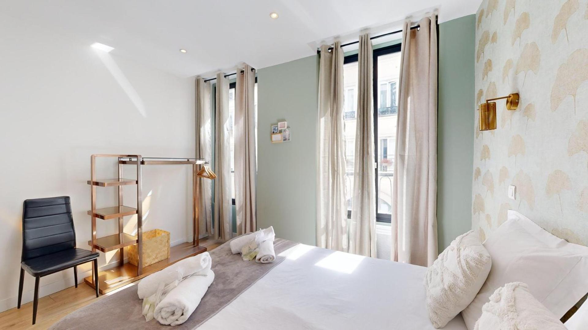 126 Abraham - Superbe A Paris