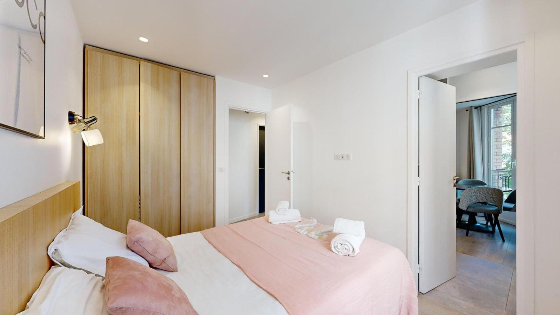 155 Georges - Superbe A * Paris
