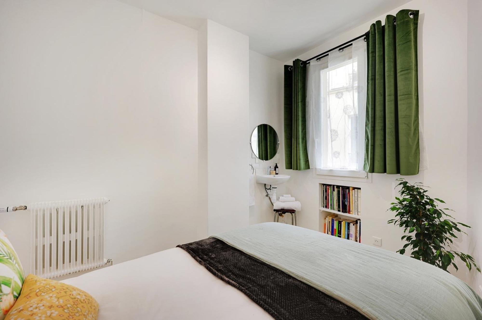Fully Renovated In Montmartre Apartment