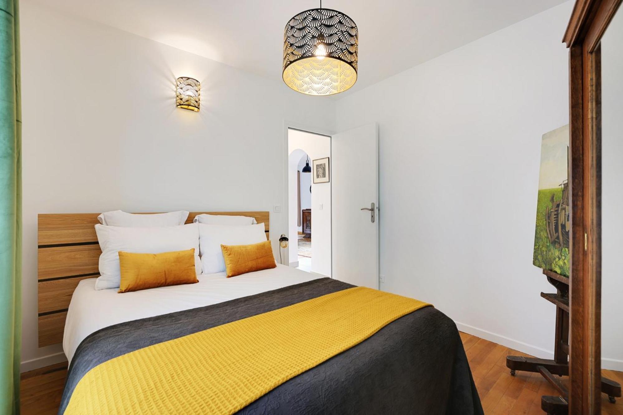 Fully Renovated In Montmartre Apartment