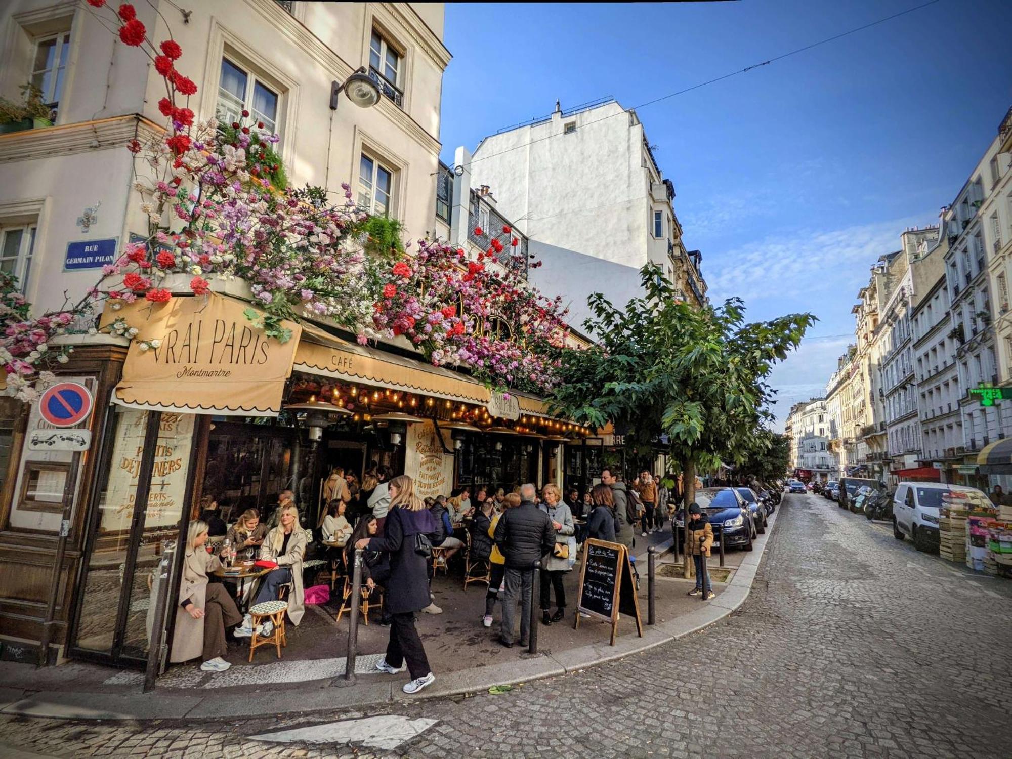 Fully Renovated In Montmartre Paris