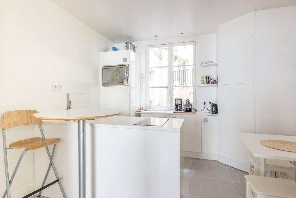 Apartment Superbe Champs Elysees Paris