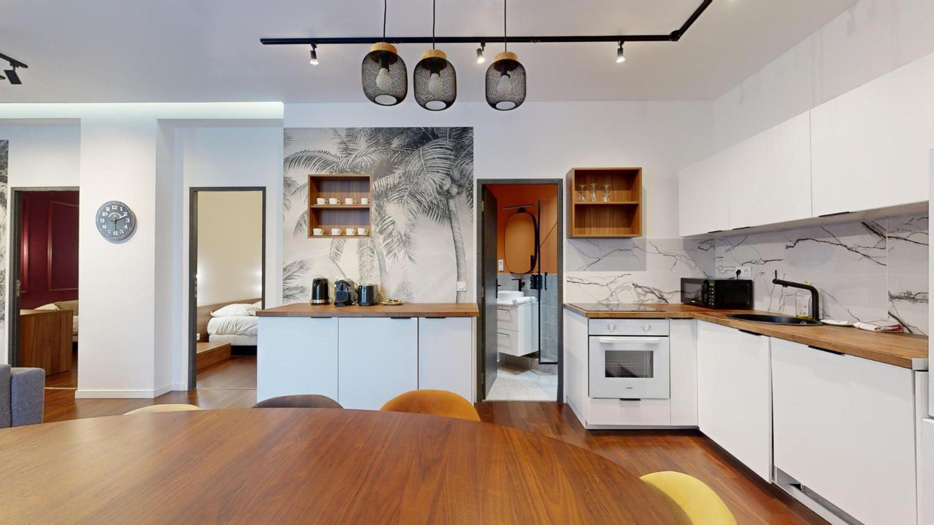 197 Tom - Superb In Apartment