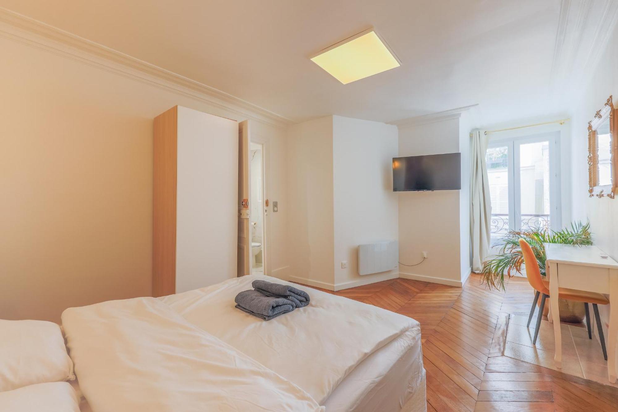 Champs Elysees Luxury Apartment *