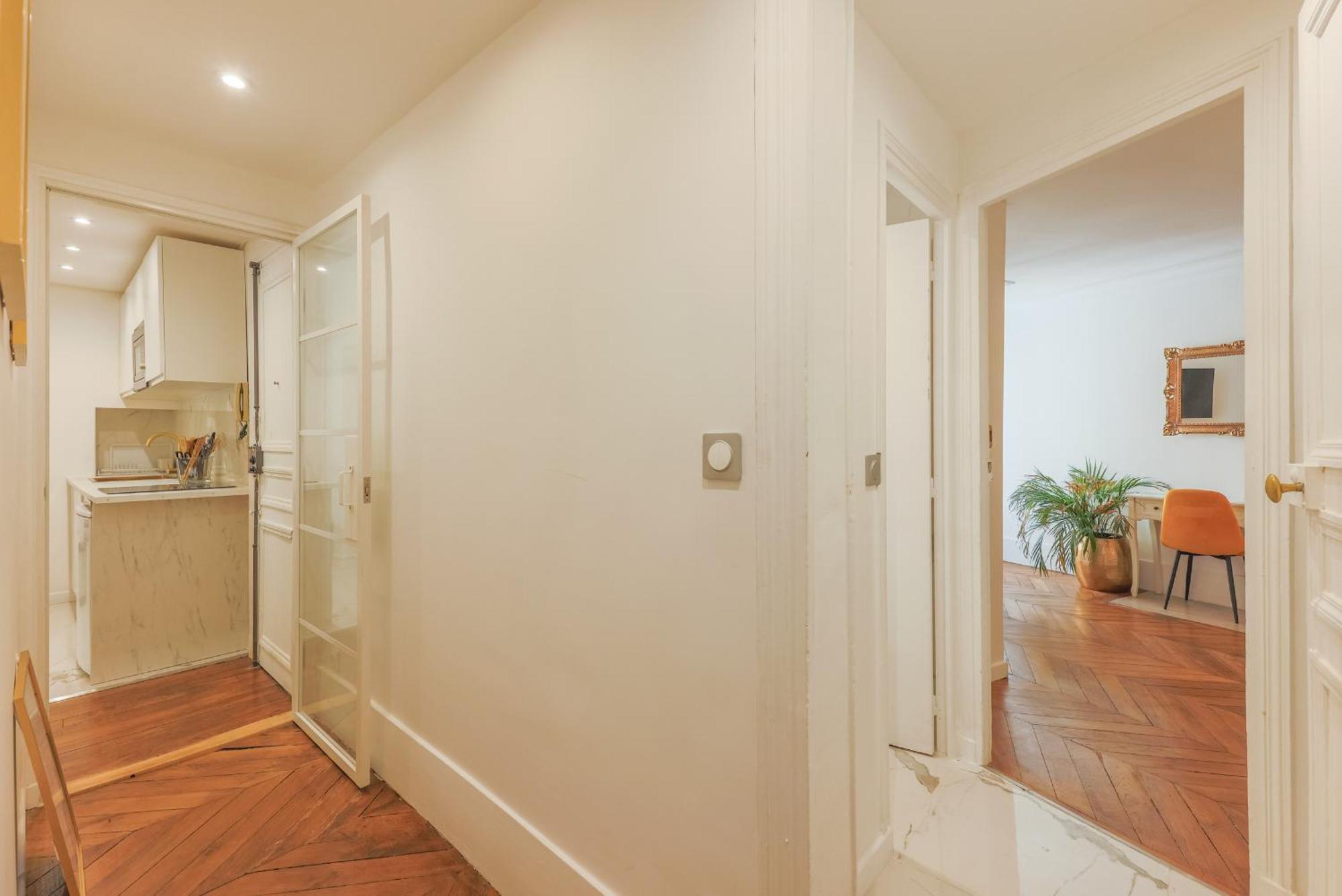 Champs Elysees Luxury Apartment Paris