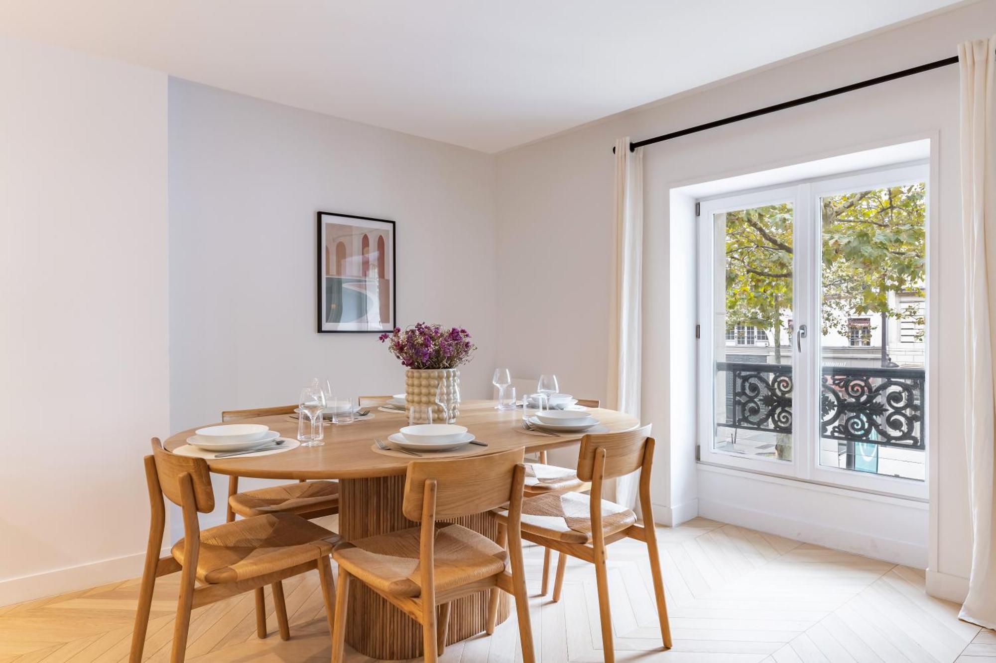 Apartment Brand New 3 Bedrooms Facing Madeleine/st Honore Paris