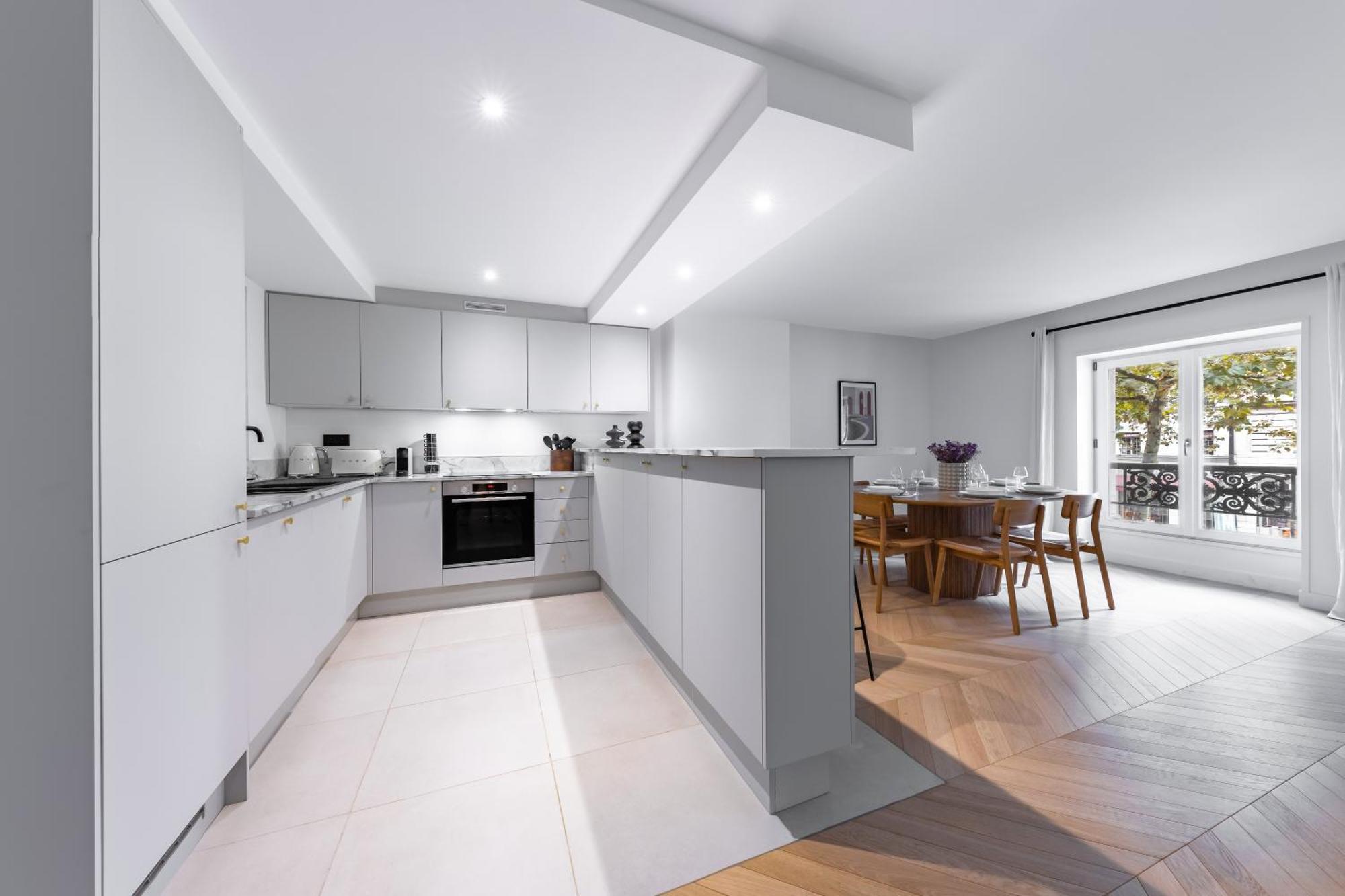 Brand New 3 Bedrooms Facing Madeleine/st Honore Paris