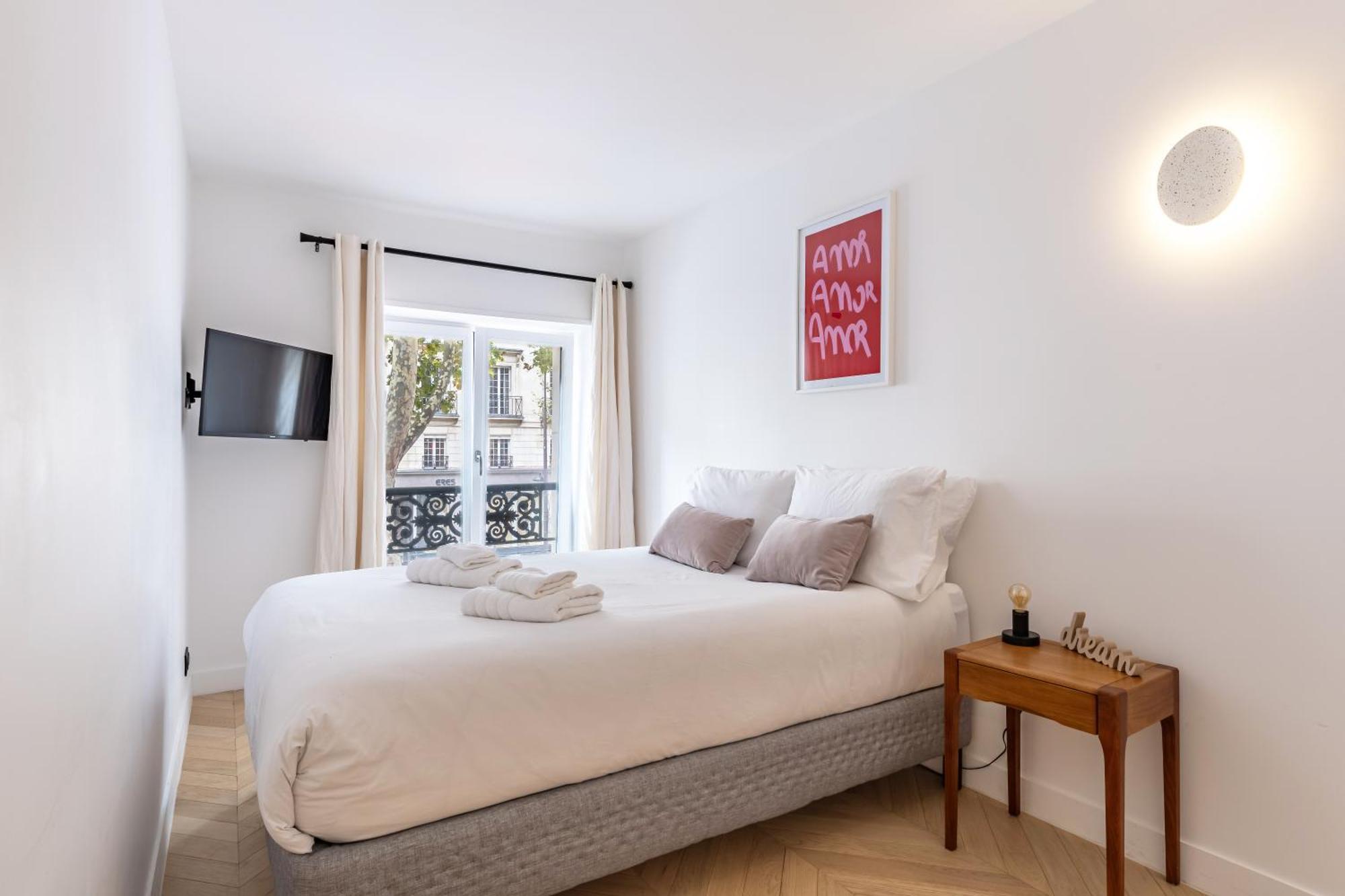 Brand New 3 Bedrooms Facing Madeleine/st Honore * Paris