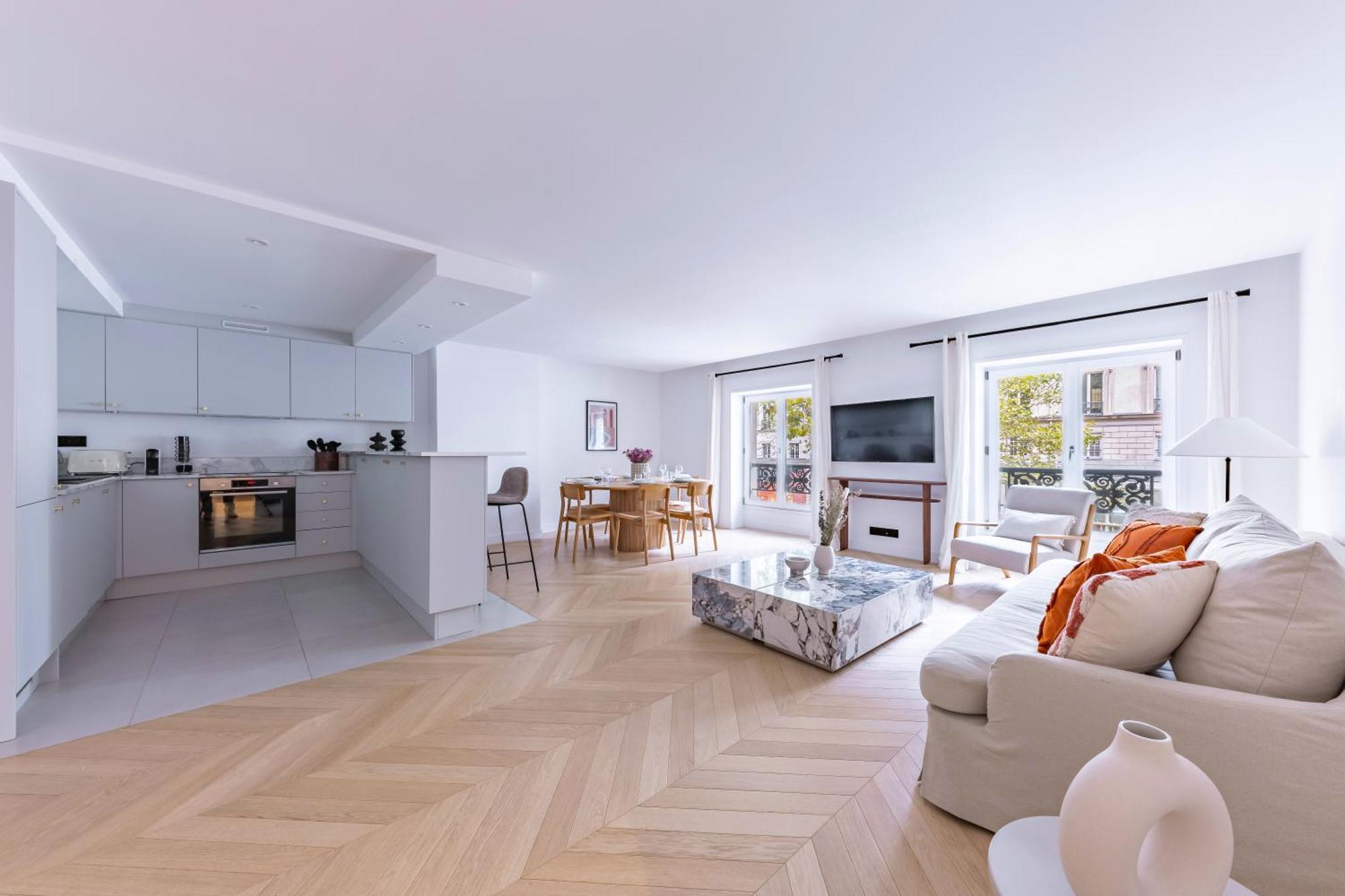 Brand New 3 Bedrooms Facing Madeleine/st Honore Apartment Paris
