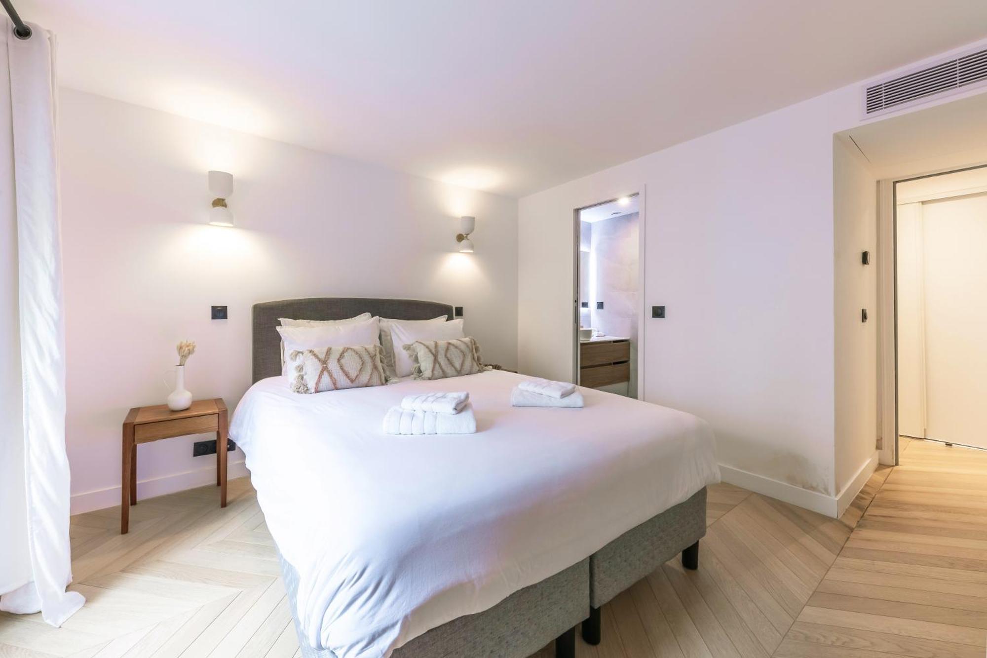 Brand New 3 Bedrooms Facing Madeleine/st Honore Apartment
