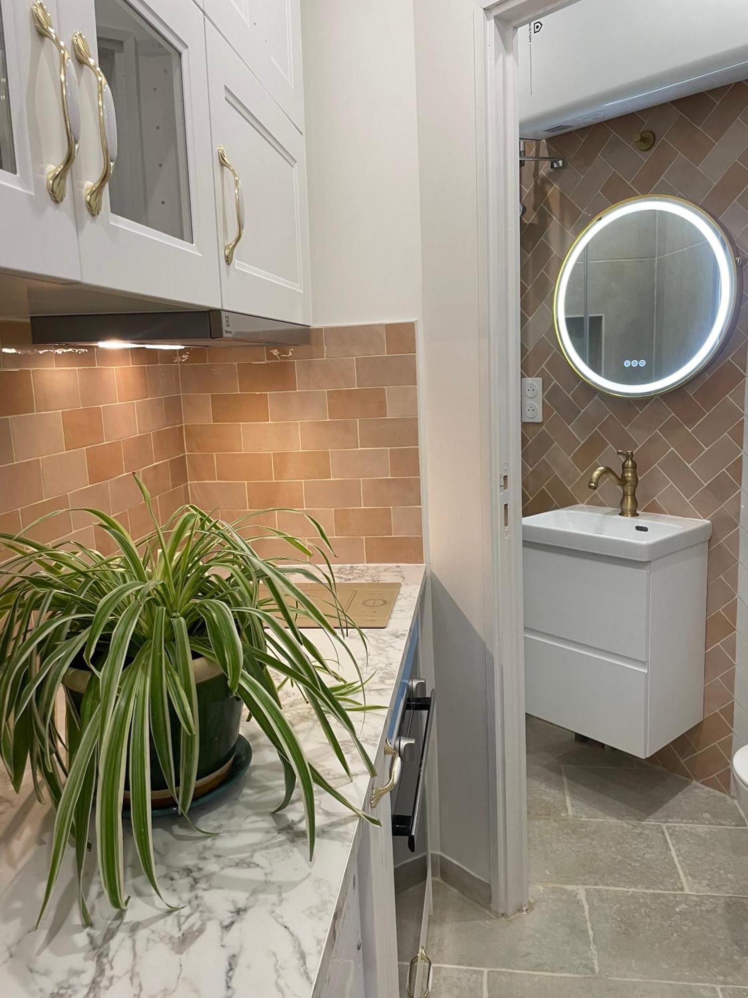 Privatunterkunft Privee, Sdb Partage, Arc De Triomphe, Metro 1, T3b, Rer C E A *