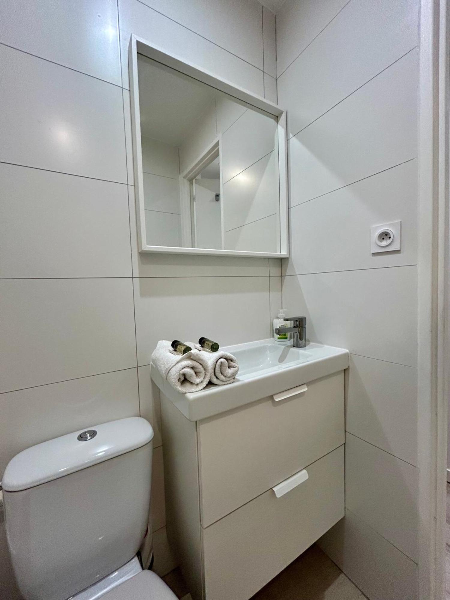 Fully Equipped Near Metro * Paris