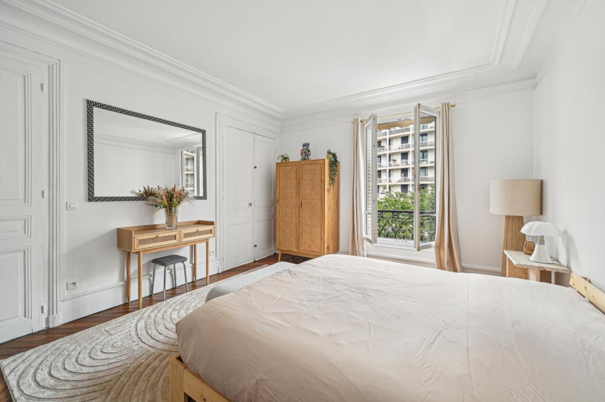 Duplex Avec Billard A Cote De La Tour Eiffel ! Appartement Paris