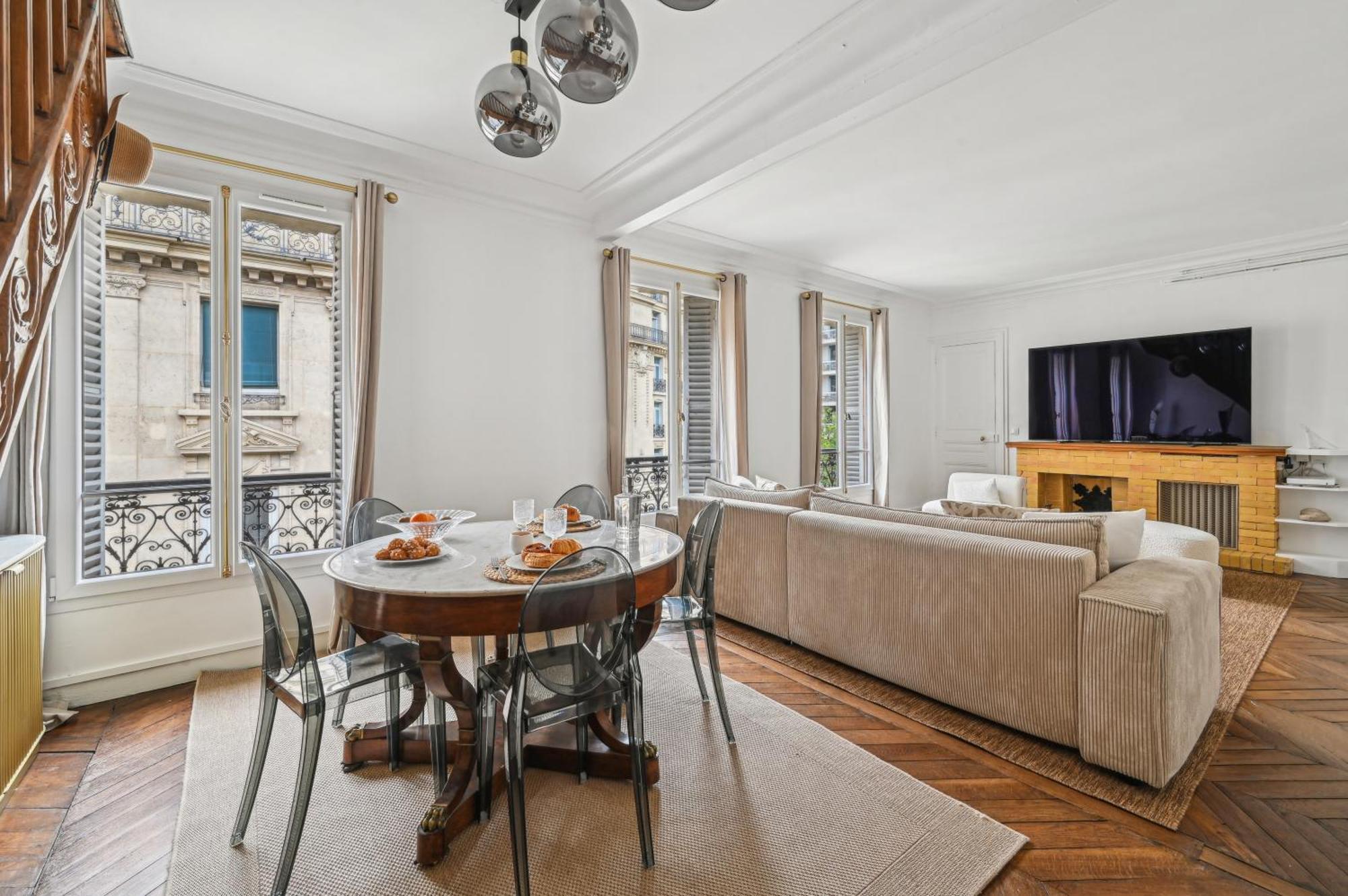 Appartement Duplex Avec Billard A Cote De La Tour Eiffel ! *