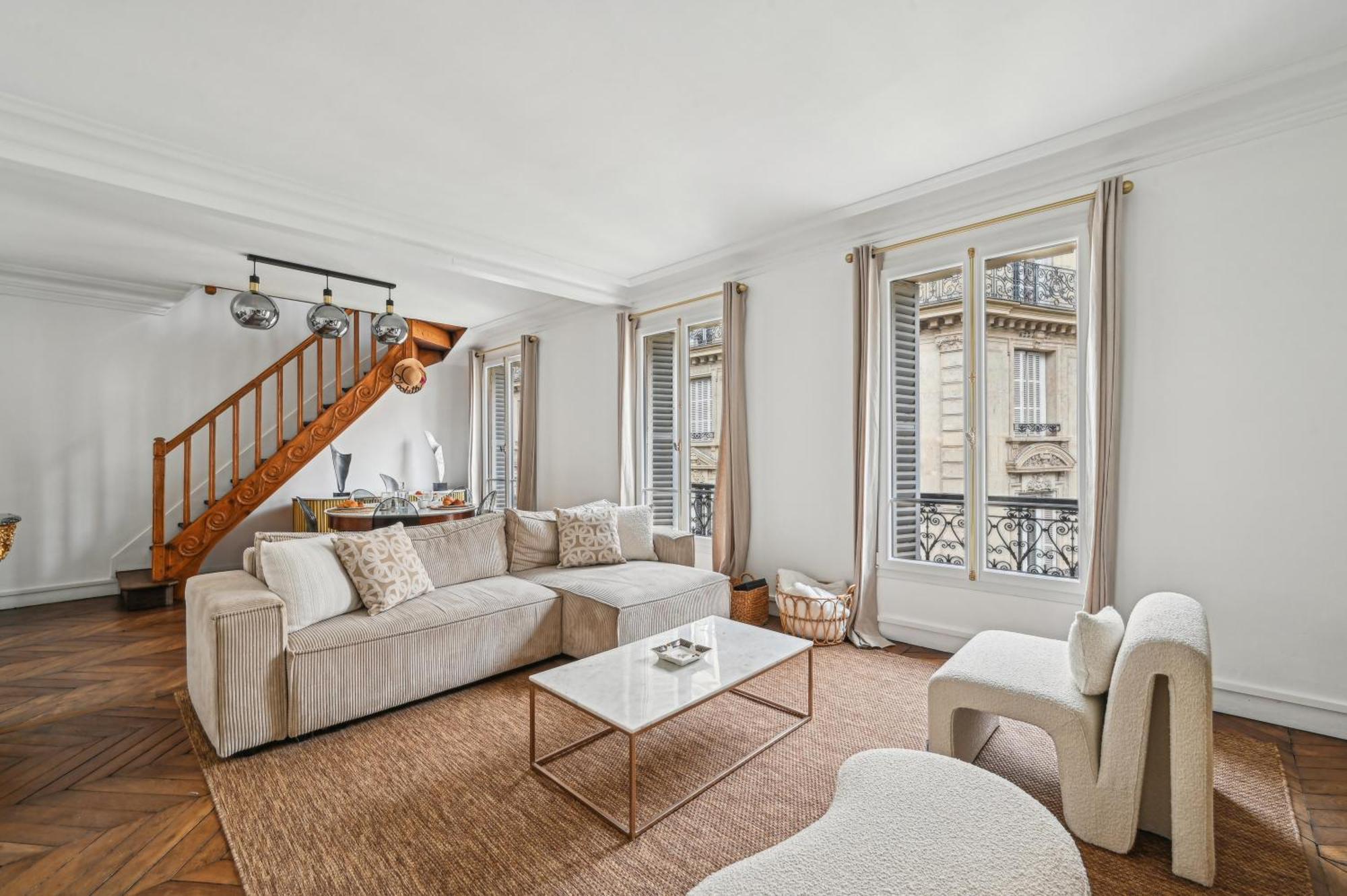Appartement Duplex Avec Billard A Cote De La Tour Eiffel !