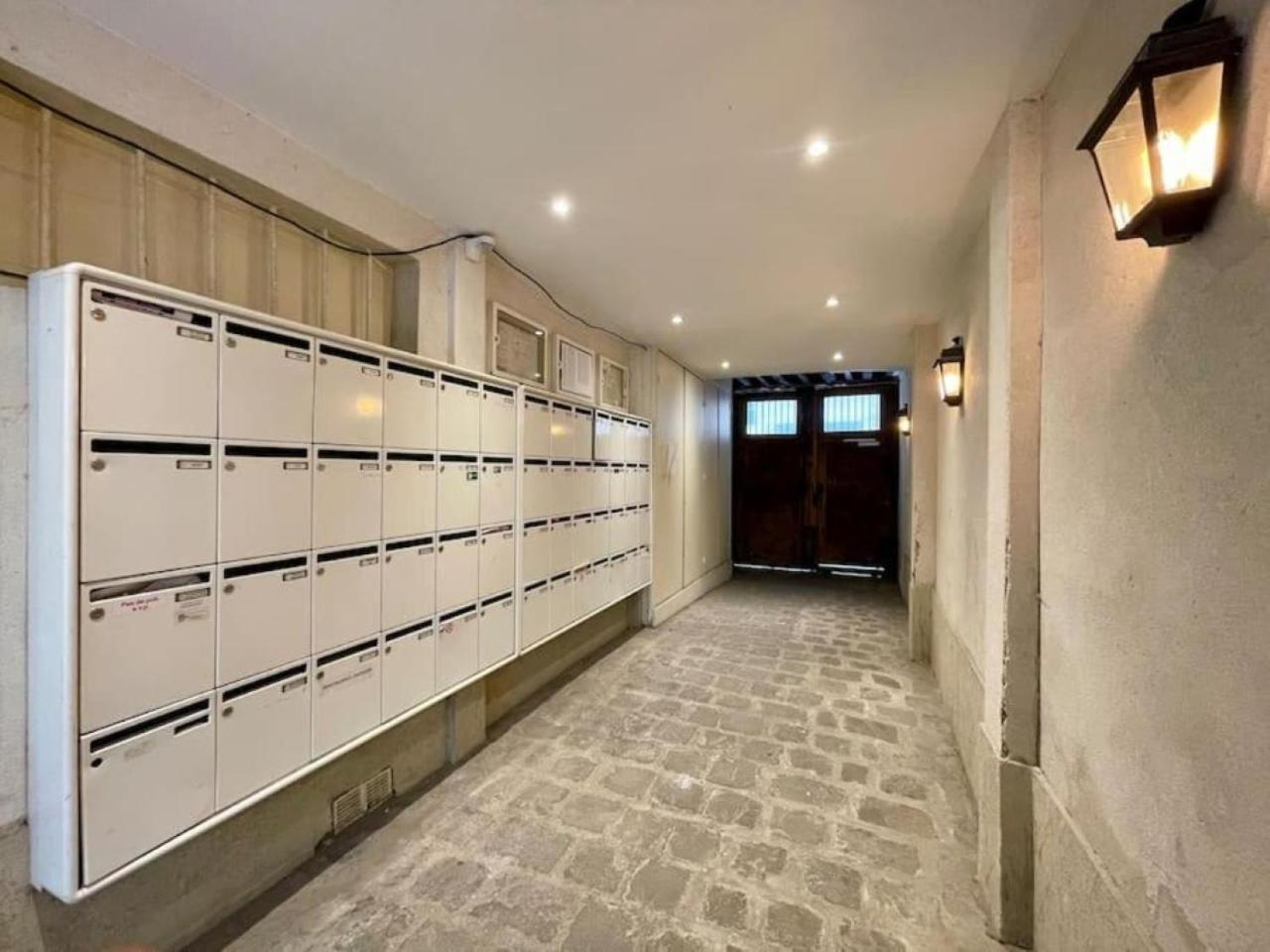 La Galerie Des Archives-unique And Elegant Gem-marais Apartment