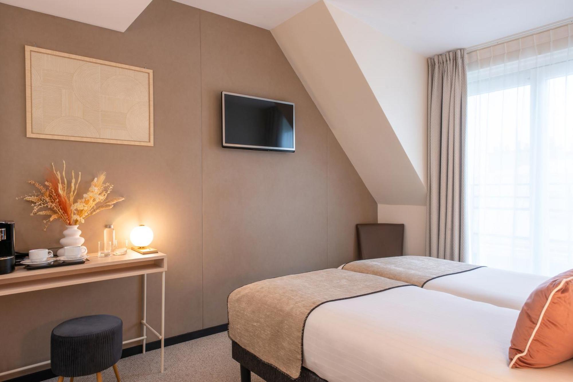 Hotel Helussi Paris