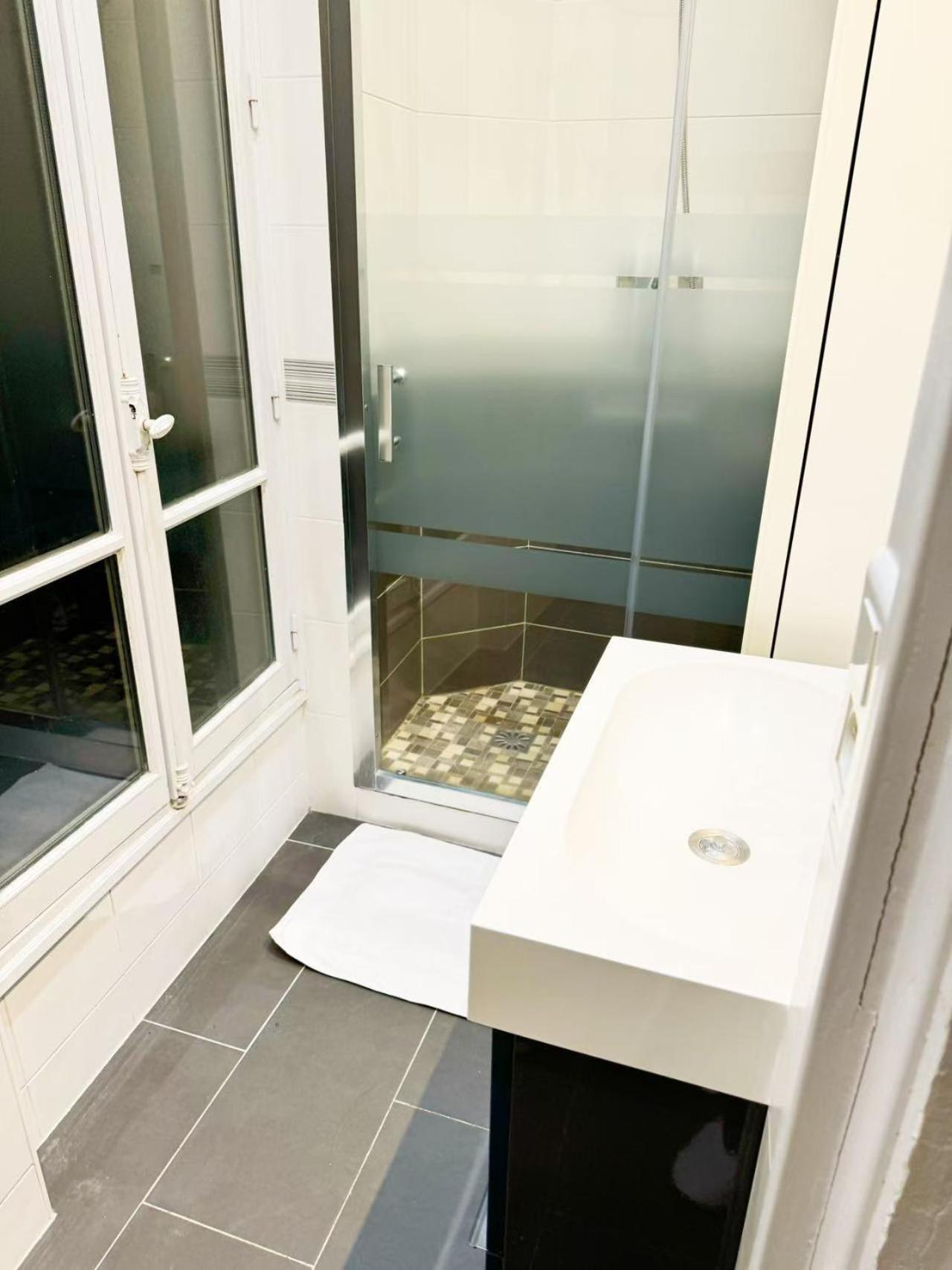 Elysees Charm Apartment