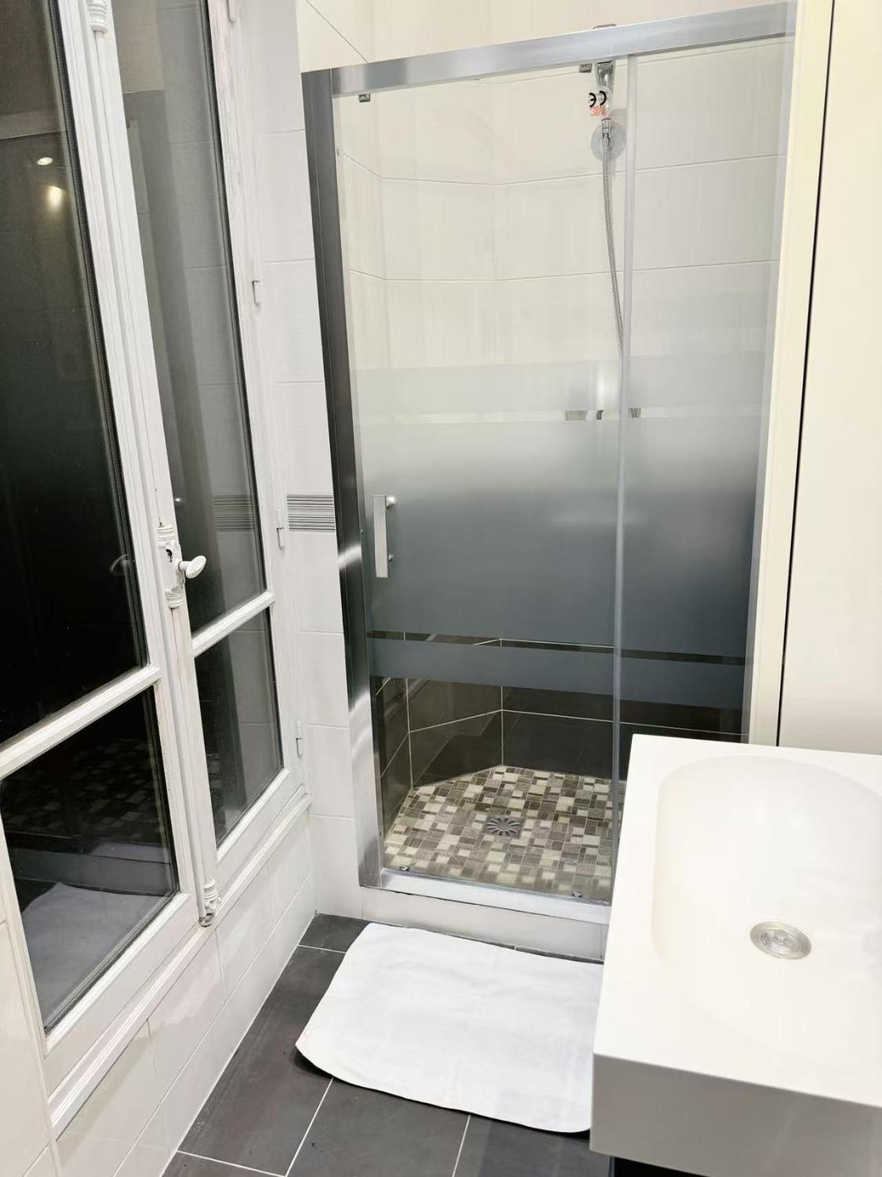 Apartment Elysees Charm Paris