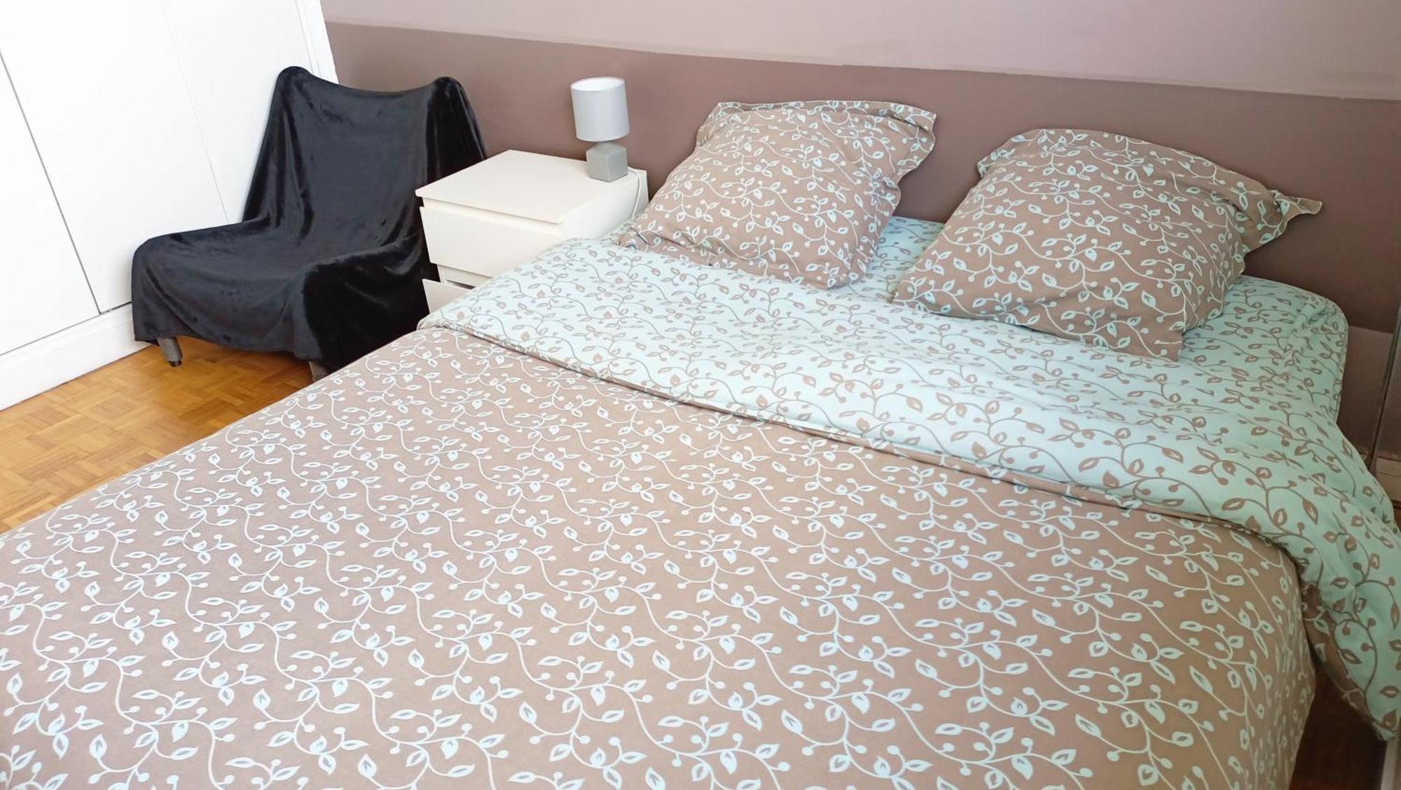 Quiet Bedroom, Comfy King Size Bed, Shared Bathroom, Center Séjour chez l'habitant *