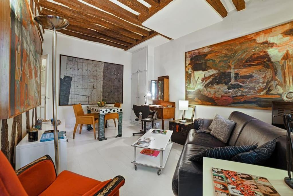 Artistic In 12 Apartment *