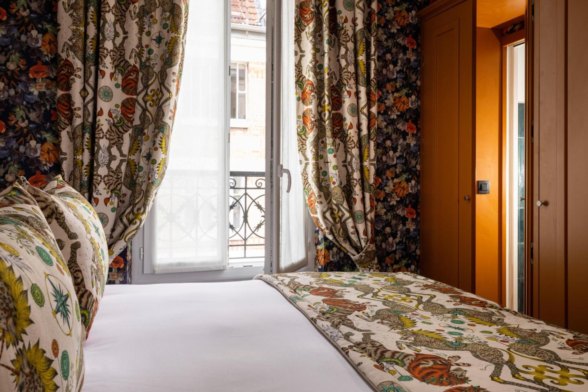 Ginette A La Folie & Hotel Paris
