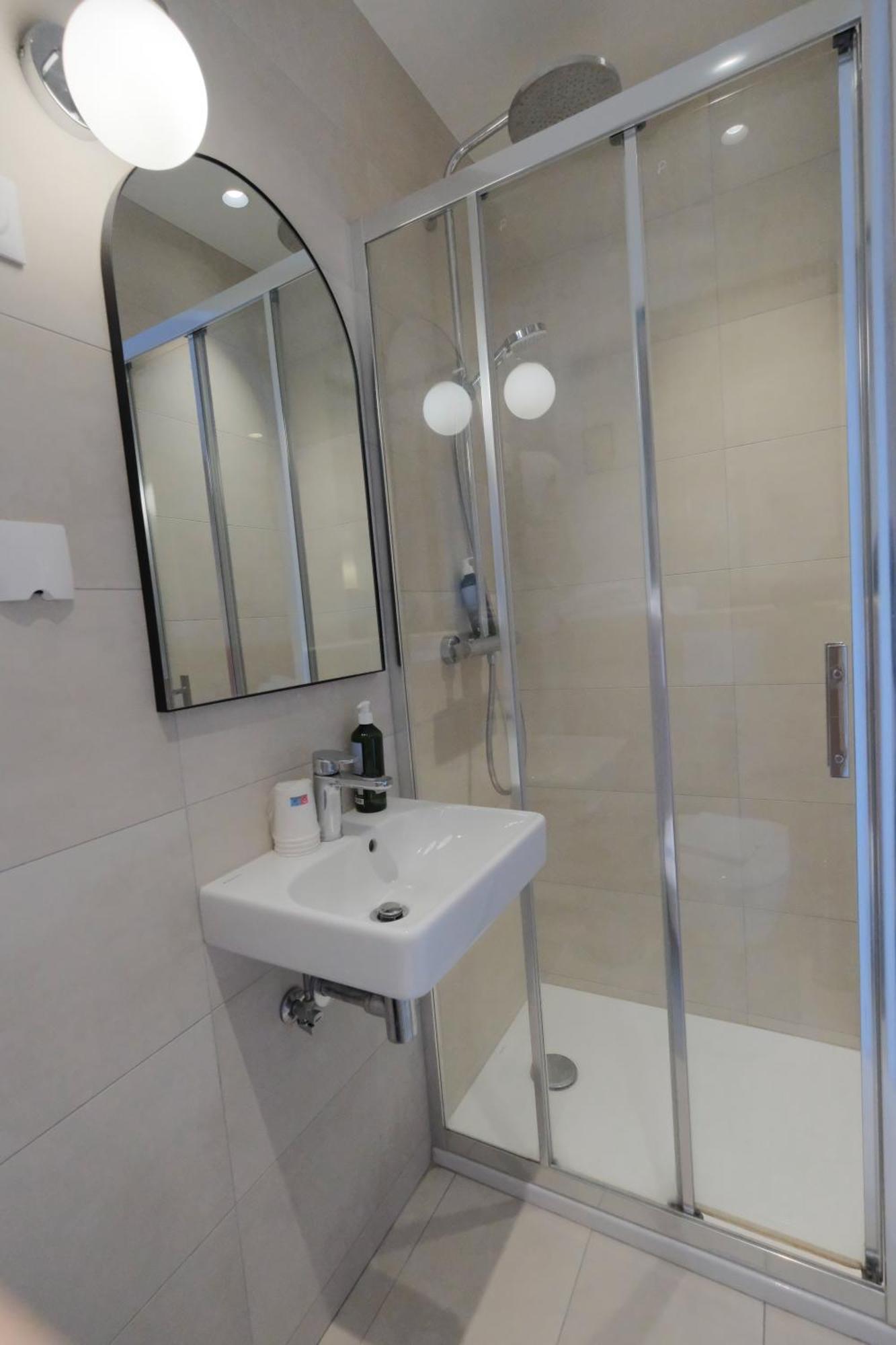 Hipotel Père-lachaise République Hotel 3*