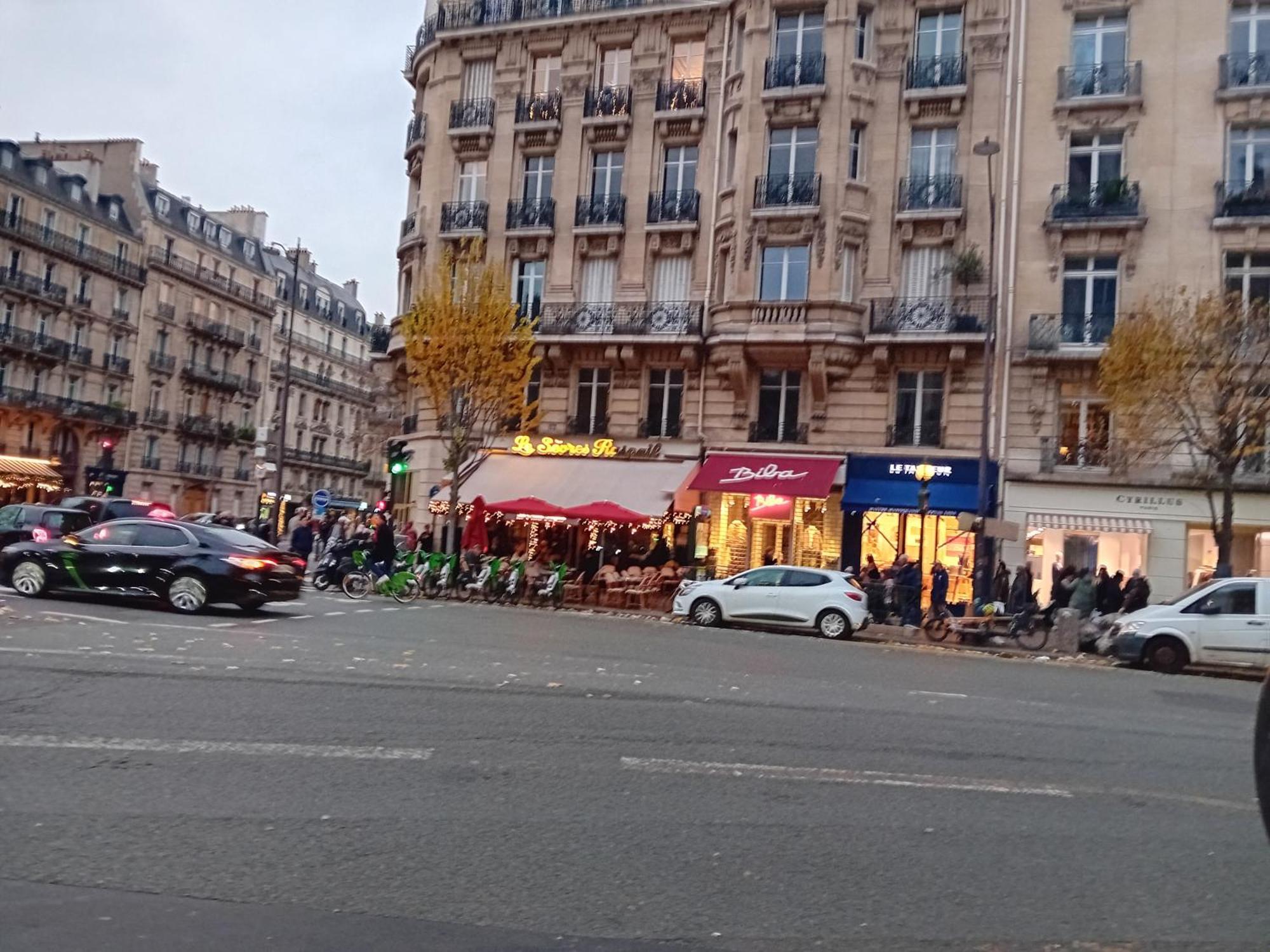 1 Minute Gare Montparnasse , Center, Awsome Place, Close To Eiffel Tour And Louvre Meusm , Front Metro * Paris