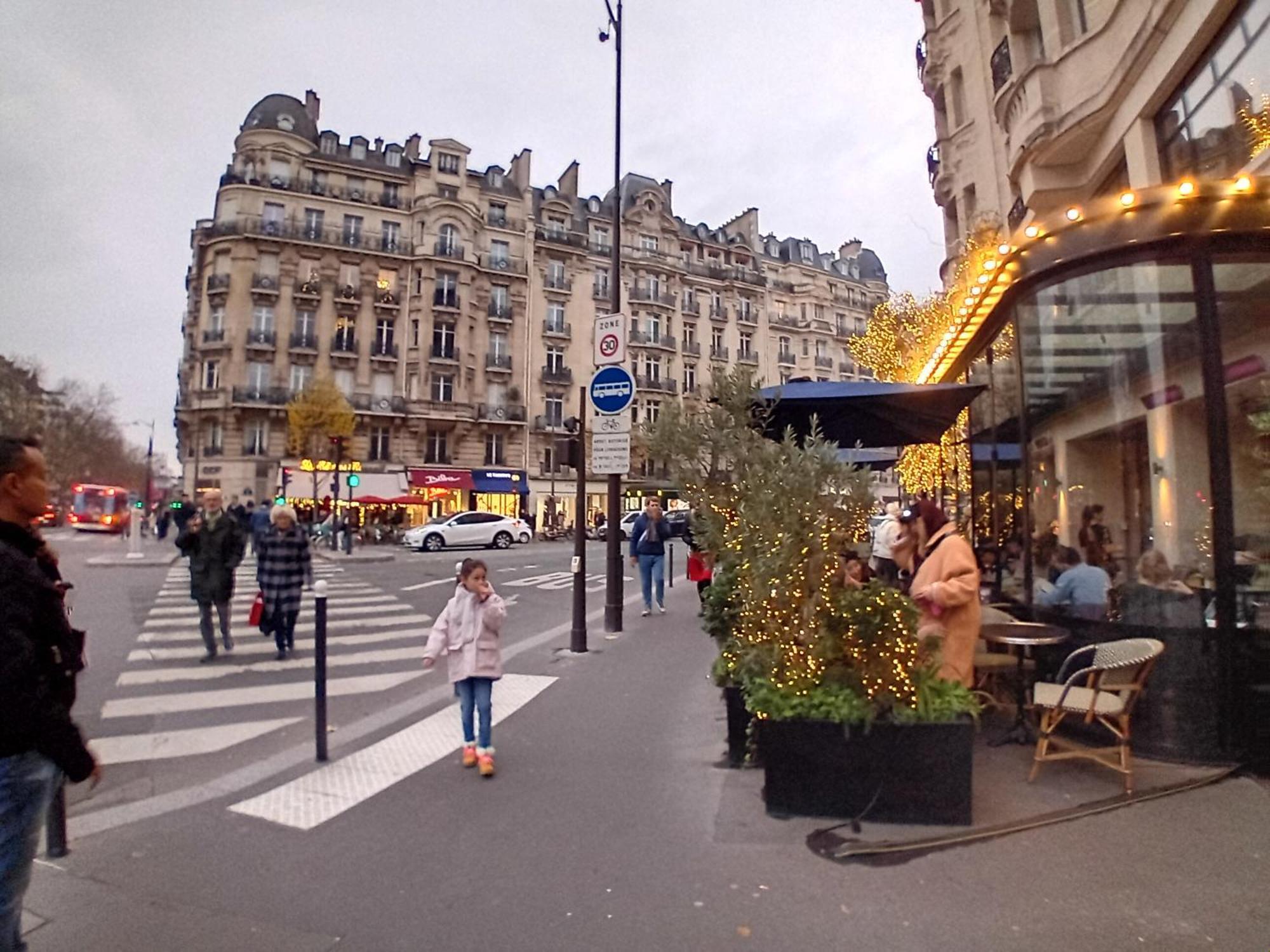 Apartment 1 Minute Gare Montparnasse , Center, Awsome Place, Close To Eiffel Tour And Louvre Meusm , Front Metro