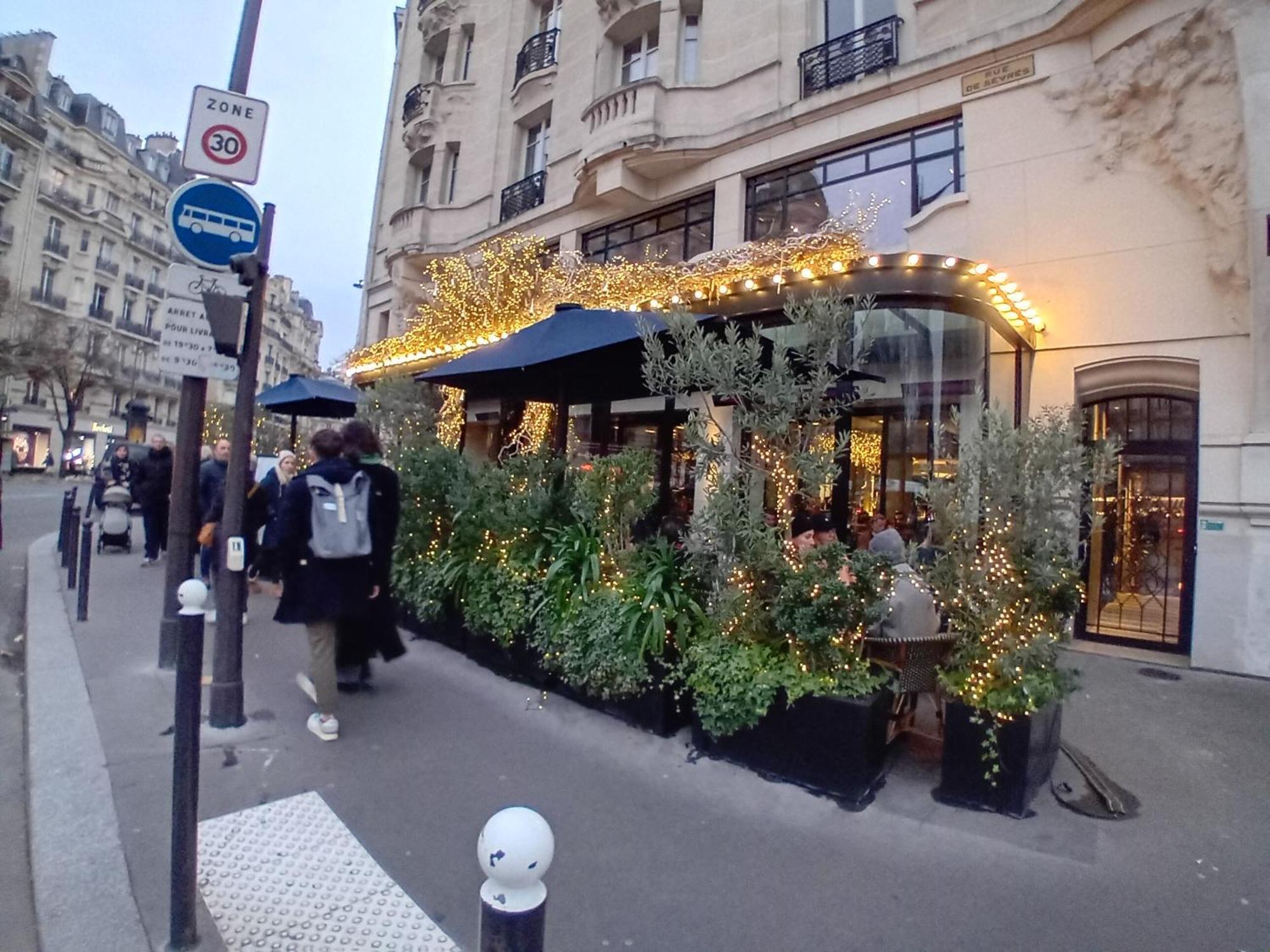 1 Minute Gare Montparnasse , Center, Awsome Place, Close To Eiffel Tour And Louvre Meusm , Front Metro * Paris