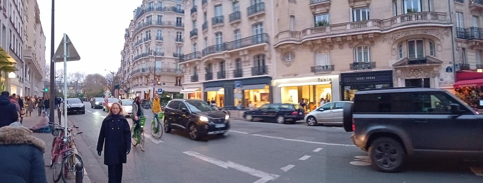 1 Minute Gare Montparnasse , Center, Awsome Place, Close To Eiffel Tour And Louvre Meusm , Front Metro Paris