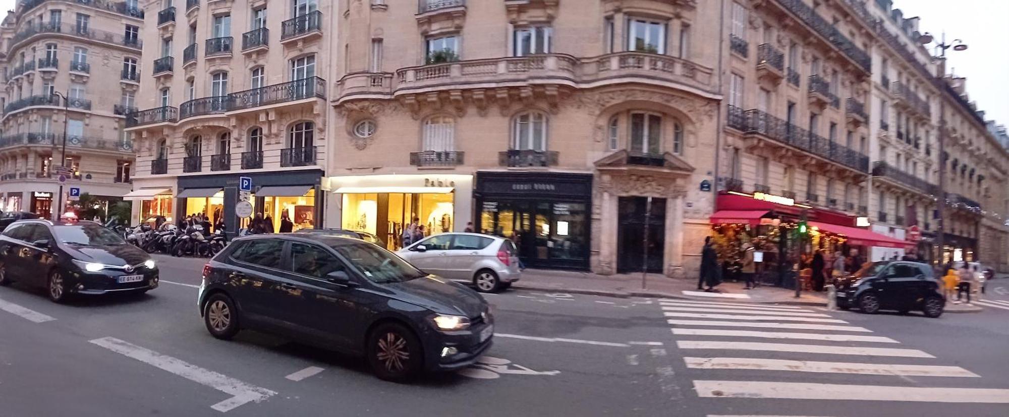1 Minute Gare Montparnasse , Center, Awsome Place, Close To Eiffel Tour And Louvre Meusm , Front Metro * Paris
