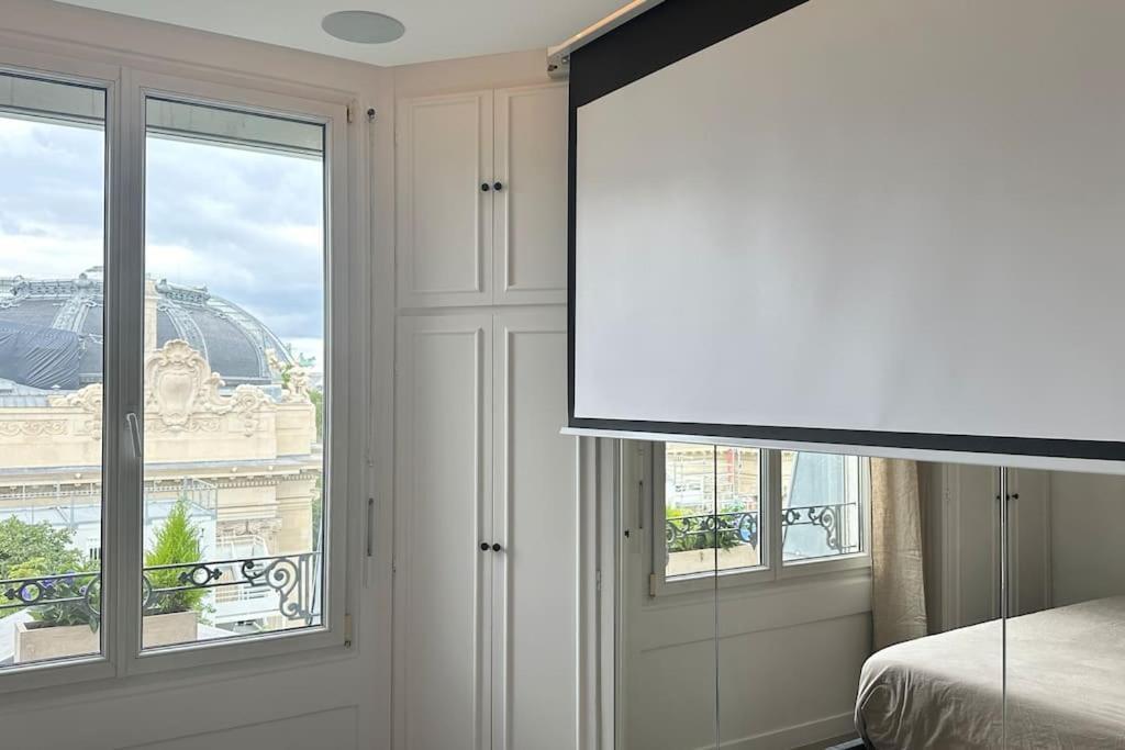 Apartment Lumineux Et Moderne En Face Du Grand Palais - Champs Elysees